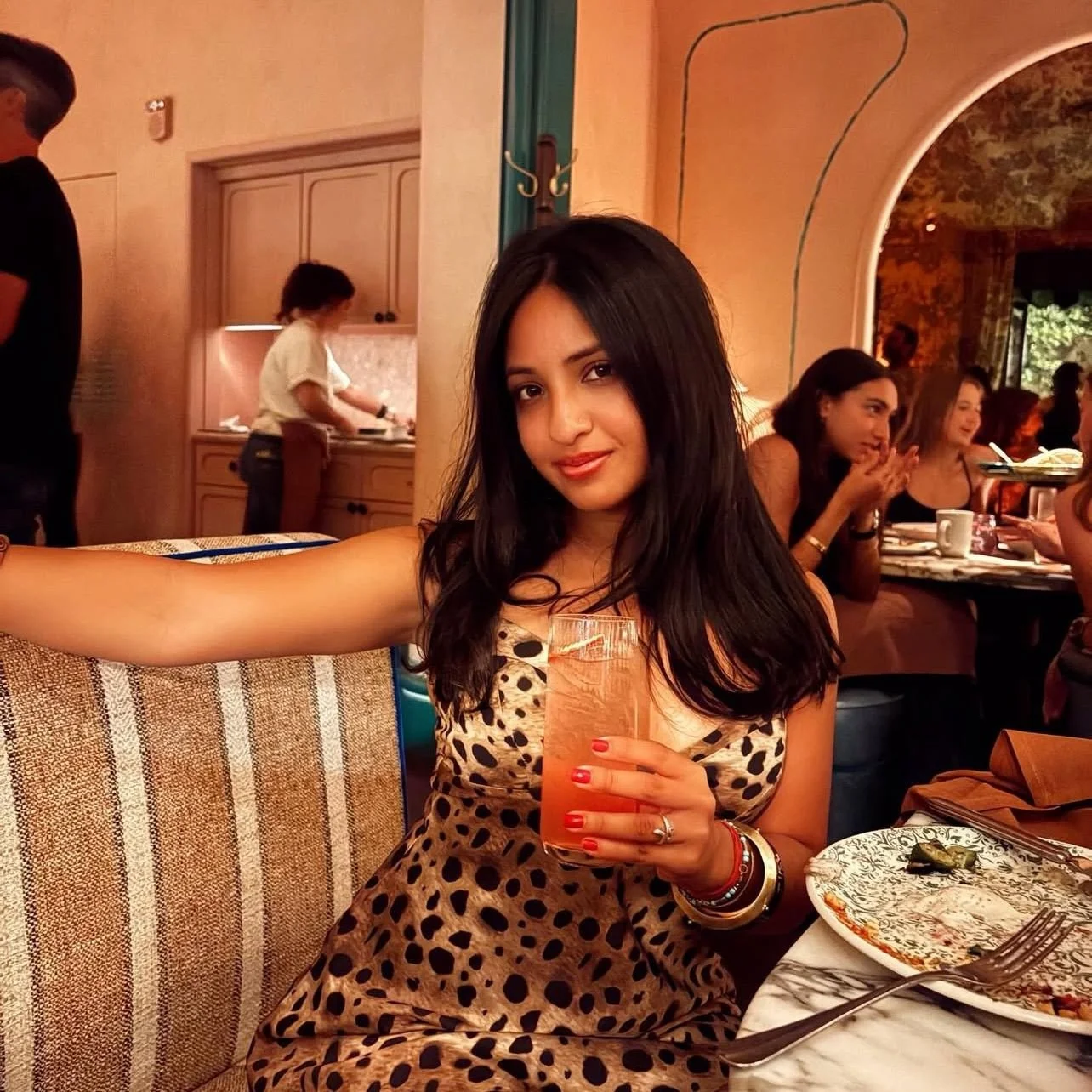 No dinner plans this week? That changes now. Dear Daphni in Philadelphia is exactly where you need to be. 🥂⁠
⁠
Love,⁠
D.D. 🛵⁠
⁠
📸: @mindbodyjanvi⁠