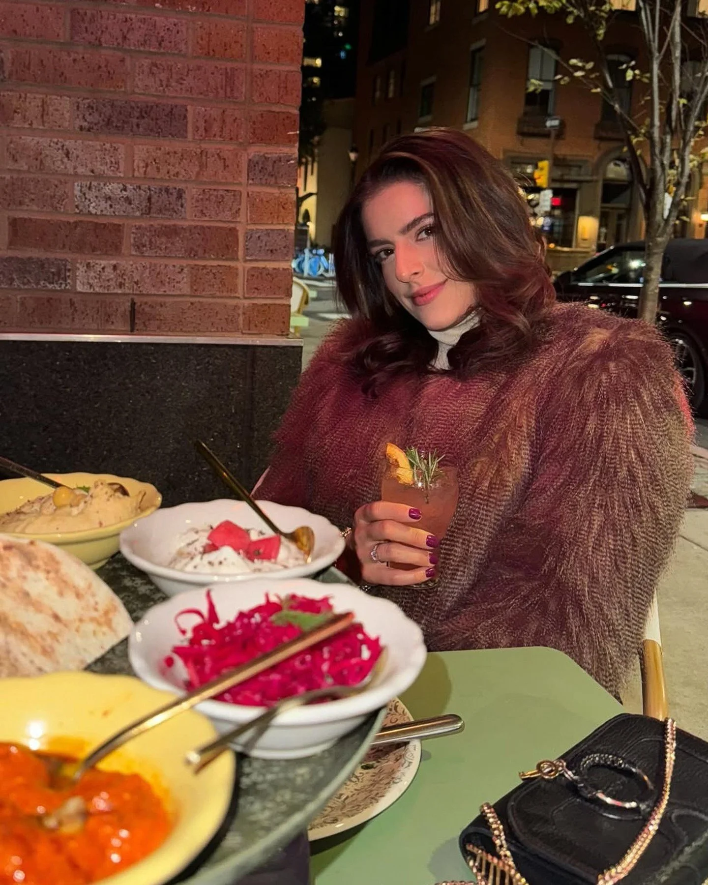 The best kind of Friday plans start right here ✨🥂⁠
⁠
Love,⁠
⁠
D.D. 🛵⁠
⁠
📸: @saraeelizabethh