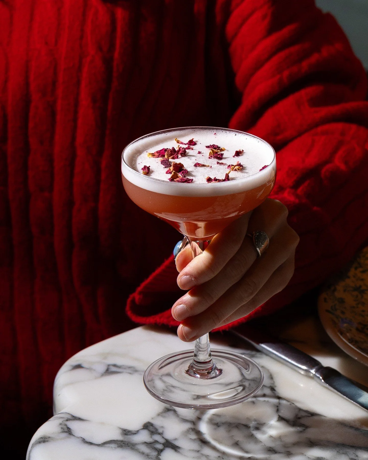 Love at first sip. Introducing Cupid&rsquo;s Kiss&hellip;a Valentine&rsquo;s Day special with gin, applejack, pomegranate, cinnamon, and rose petal. 💘🌹⁠
⁠
Love,⁠
⁠
D.D. 🛵