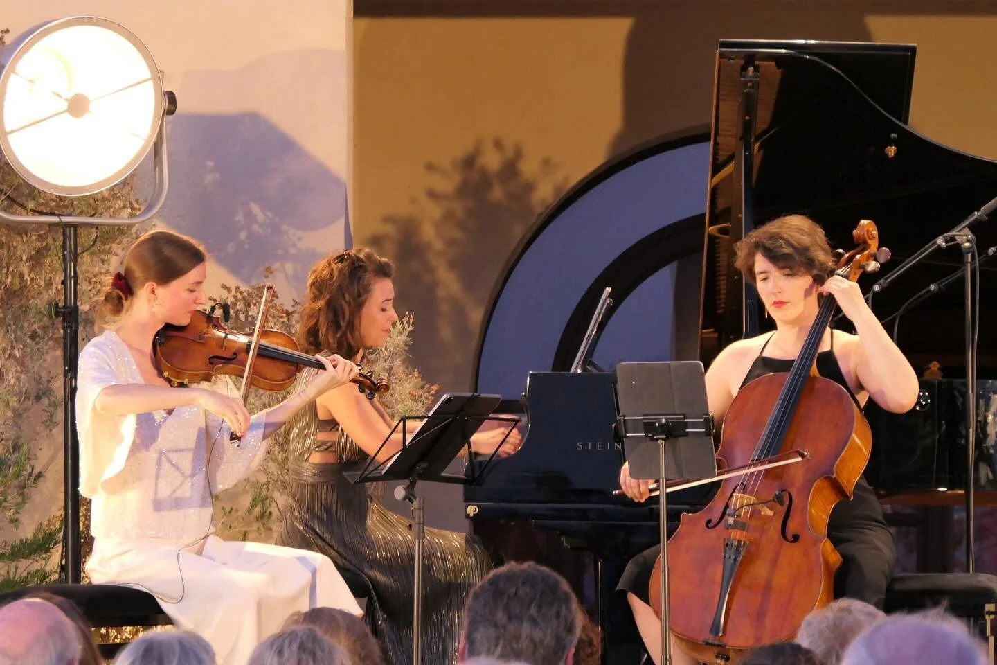 July has been like &hellip;

Part 2 

1. Concert @triosora @domainedurayol 
2. Matinale de @francemusique avec la merveilleuse Suzanne Gervais 
3. Baignade d&rsquo;avant concert 🧜&zwj;♀️
4. Domaine du Rayol 
5. Pon&ccedil;age
6. Moving in La Rochell