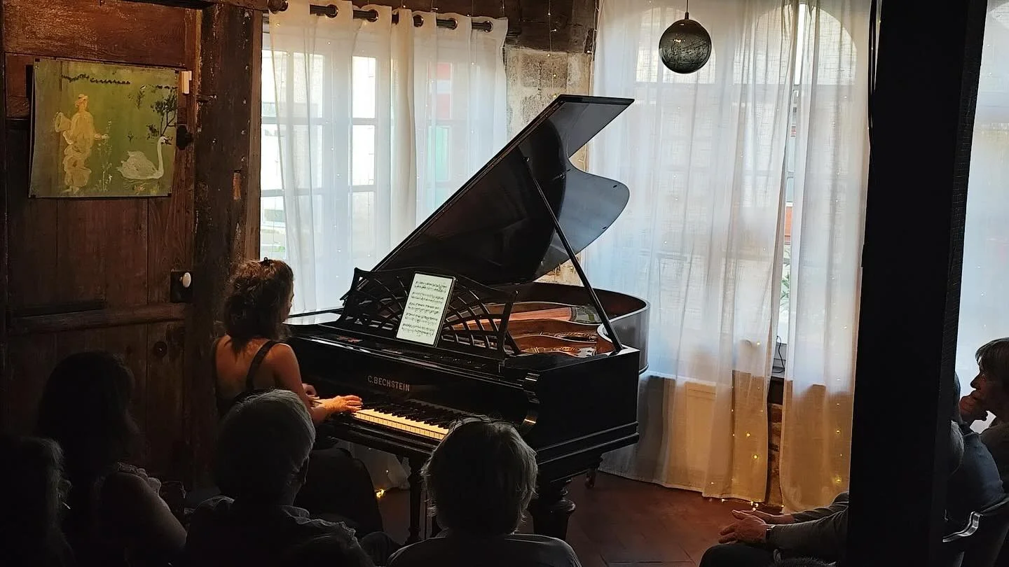 🧜&zwj;♀️ Merveilleux souvenirs de mon concert de sortie de disque MOTHERHOOD &agrave; la @maisondelasirene_avranches !

Quel accueil, et quel lieu magique port&eacute; par un couple formidable, Louise et Cyril, qui ont fait de notre s&eacute;jour un