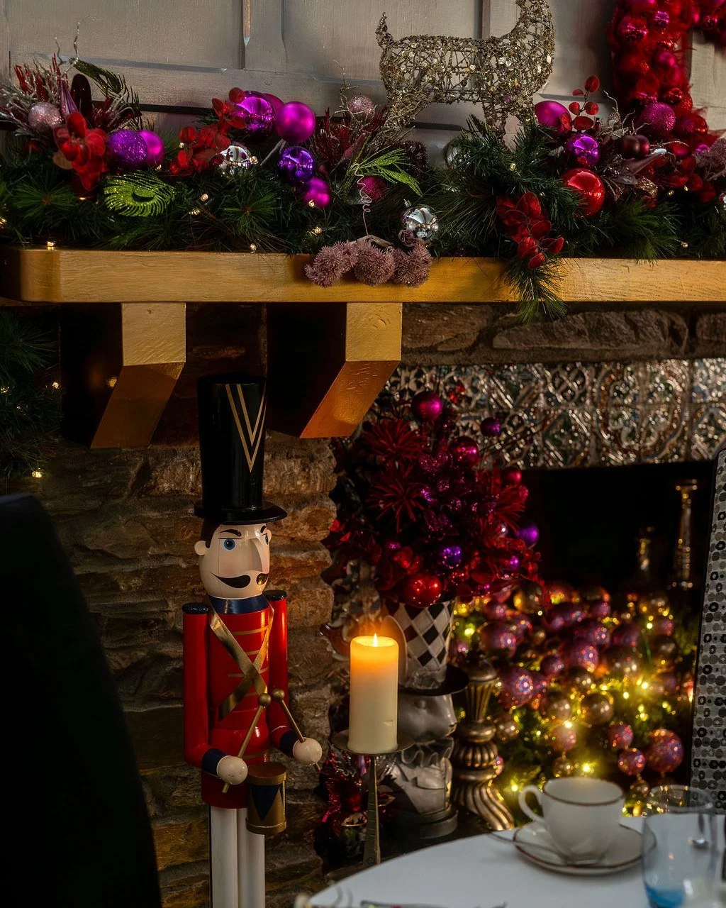 Christmas and New Year's Eve deserves a big old knees up. Join us at Talland Bay Hotel for an escape to the Cornish coast full of flavour, fizz, mischief and absolutely no washing up. 

Christmas stays promise fine food with all the trimmings, plus s
