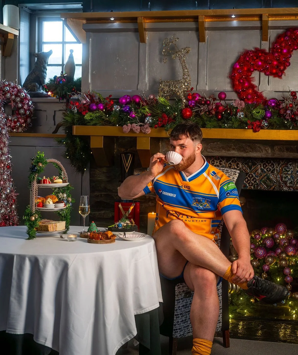 Something festively scrum-ptious is coming to Talland Bay on 1st December 🎄 

All we can say is there are three tiers of treats to tackle&hellip;