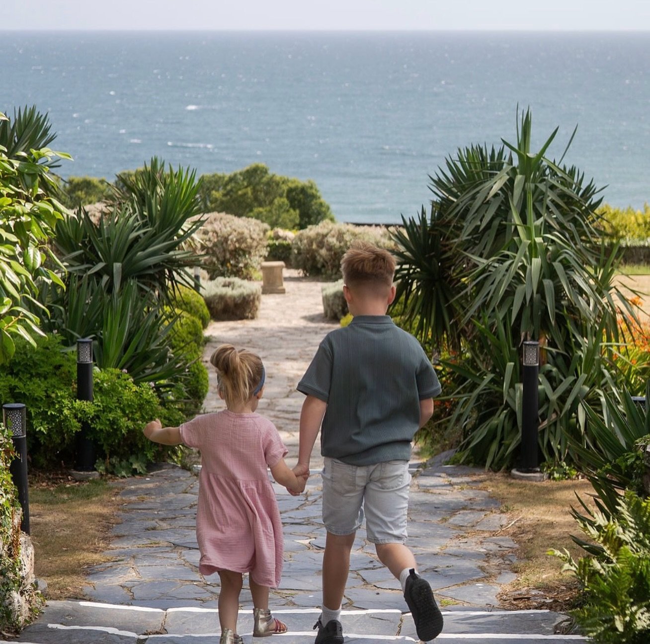 School&rsquo;s out for half-term and the heat is on the keep the kids entertained for the week! We&rsquo;ve got you.

Talland is a wonderland of child-friendly ways to spend a day:

🌈 Hide out in our rainbow beach huts
🏏 Dive into our lawn games
🧱