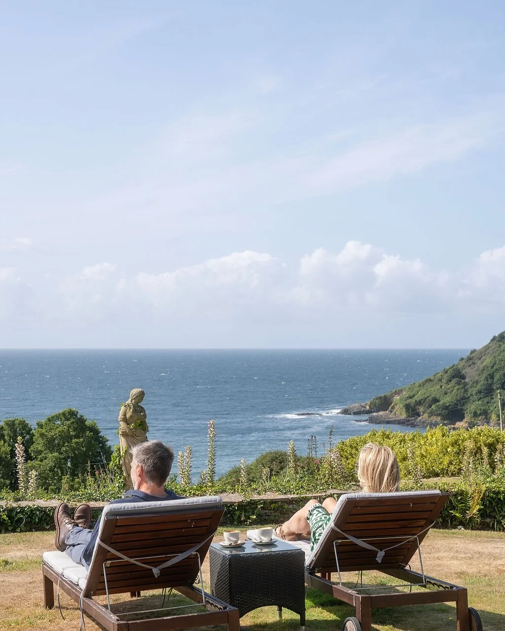 We may still be a few days off, but it felt like summer settled into Talland this week ☀️ 

Outside has become the only possible place for your morning coffee again, the gardens are back in technicolour, the five minute walk to the beach for a dip is