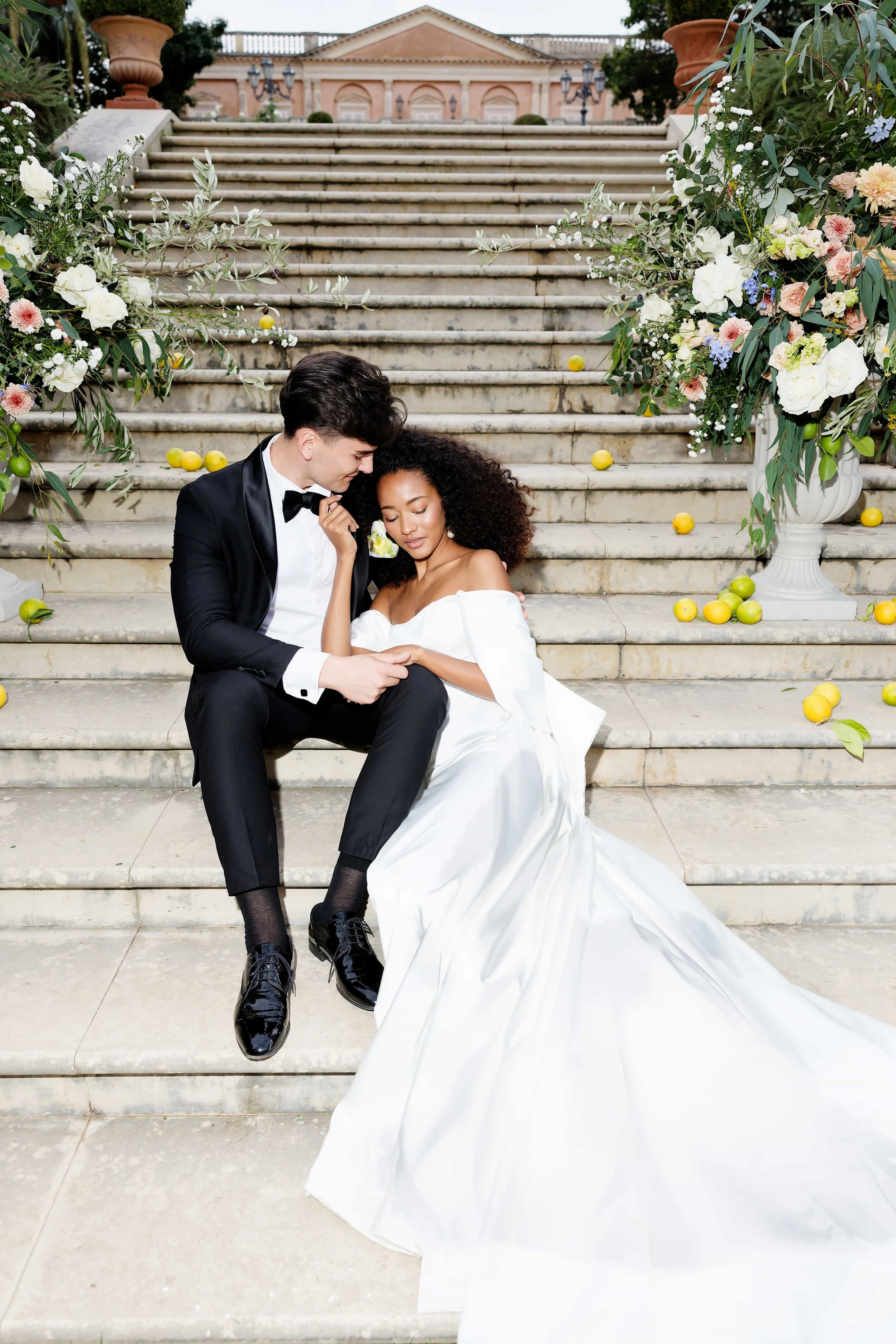 couple shoot in sicily, italy with lemon table setup