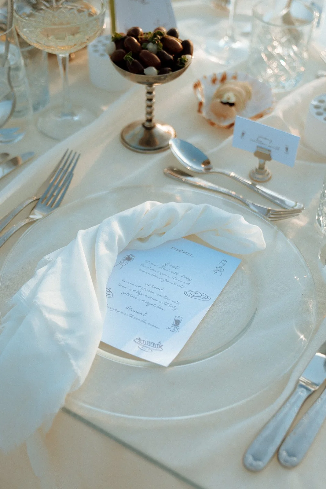 menu design close up wedding table