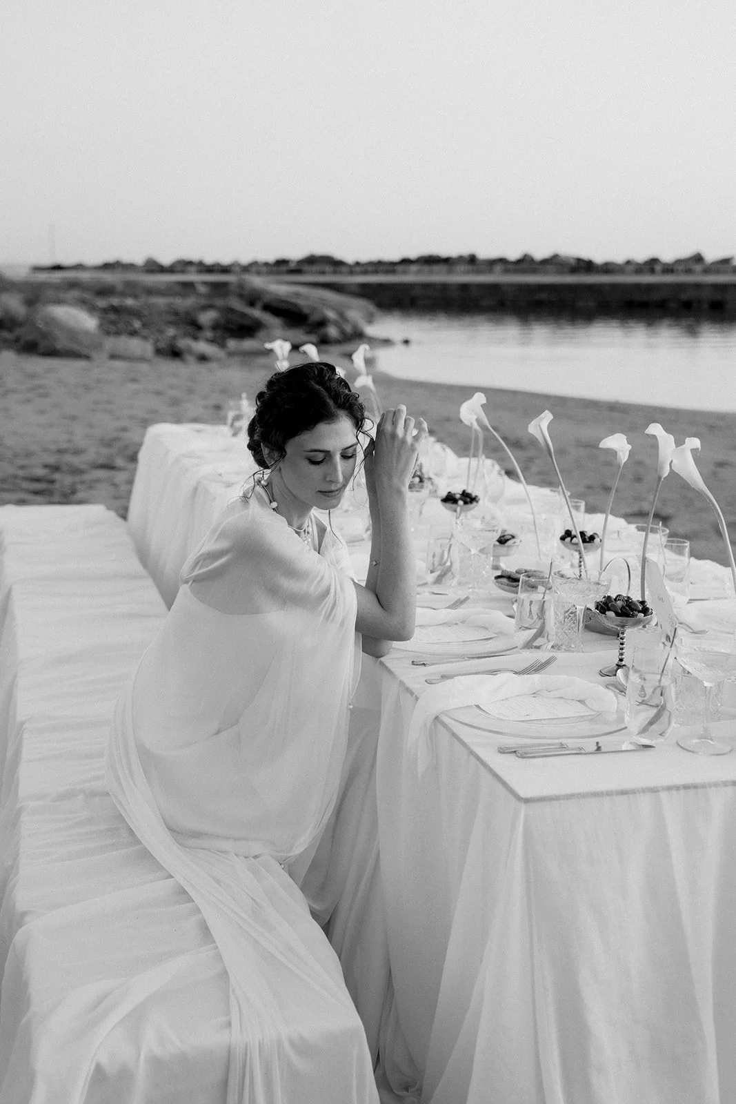 bridal shot on a wedding table in black and white 