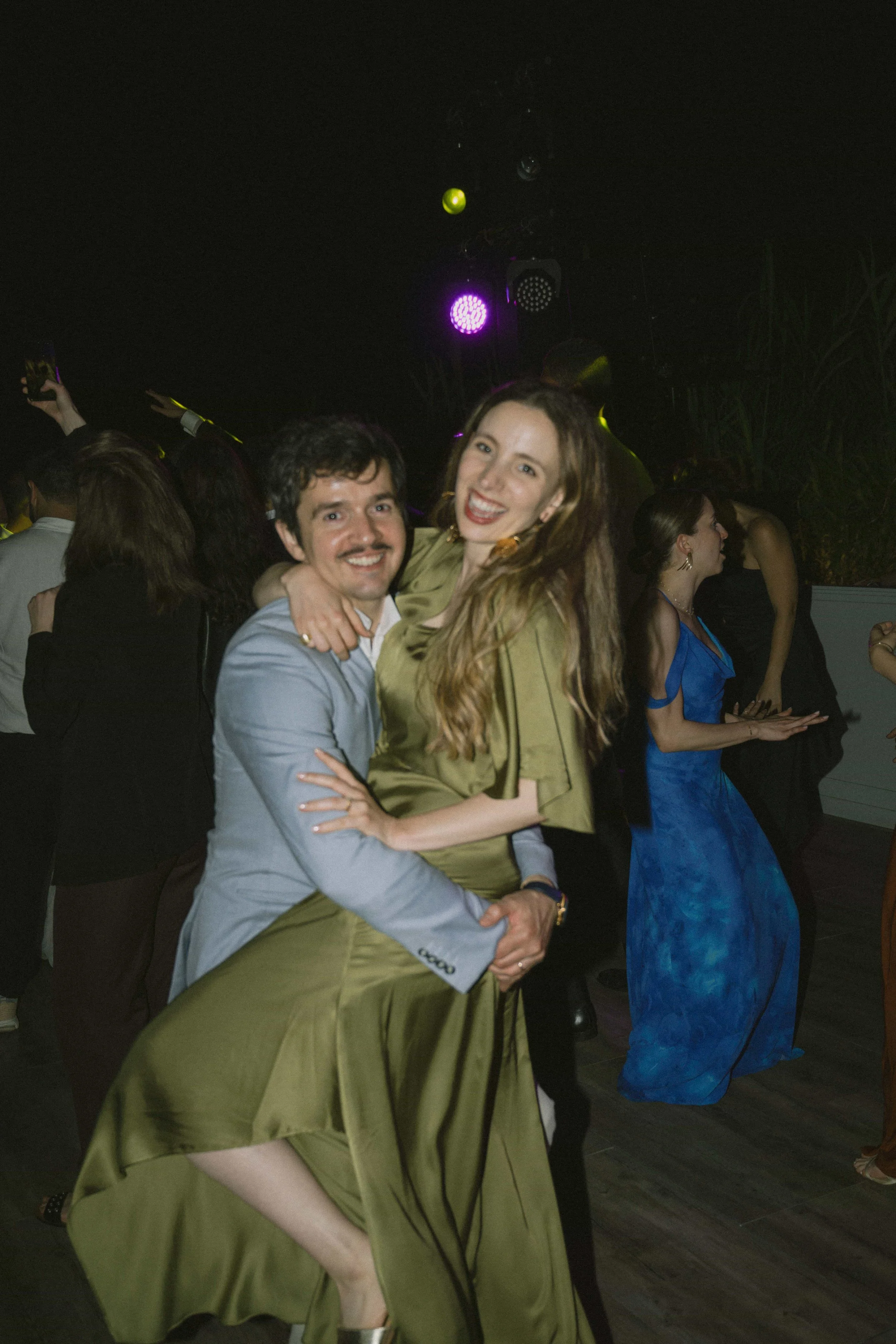 maid of honor dancing 