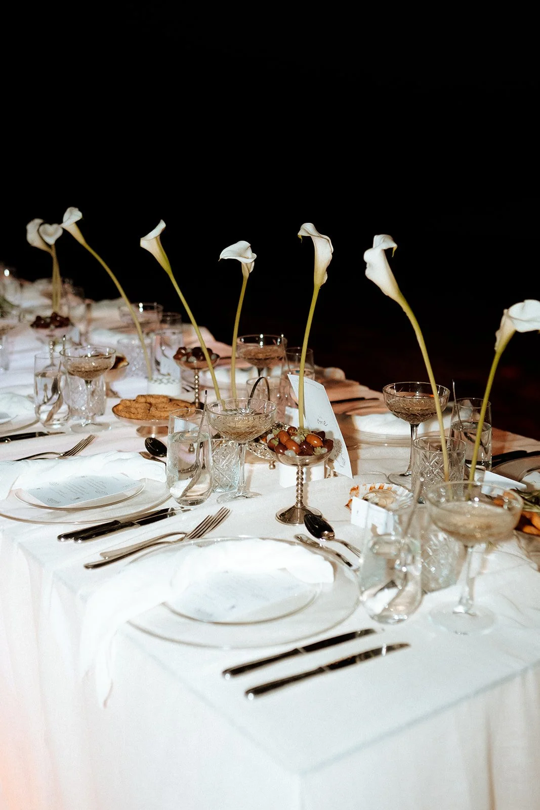 white elegant wedding table setup 