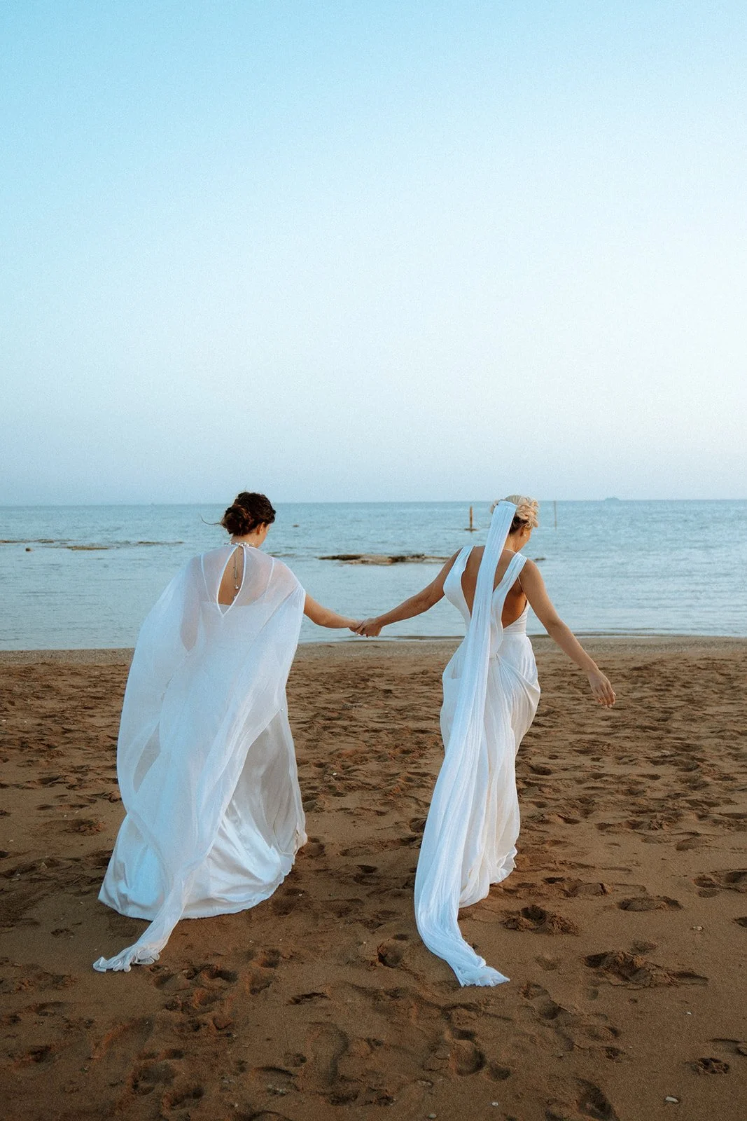 2 brides photoshoot on the beach 