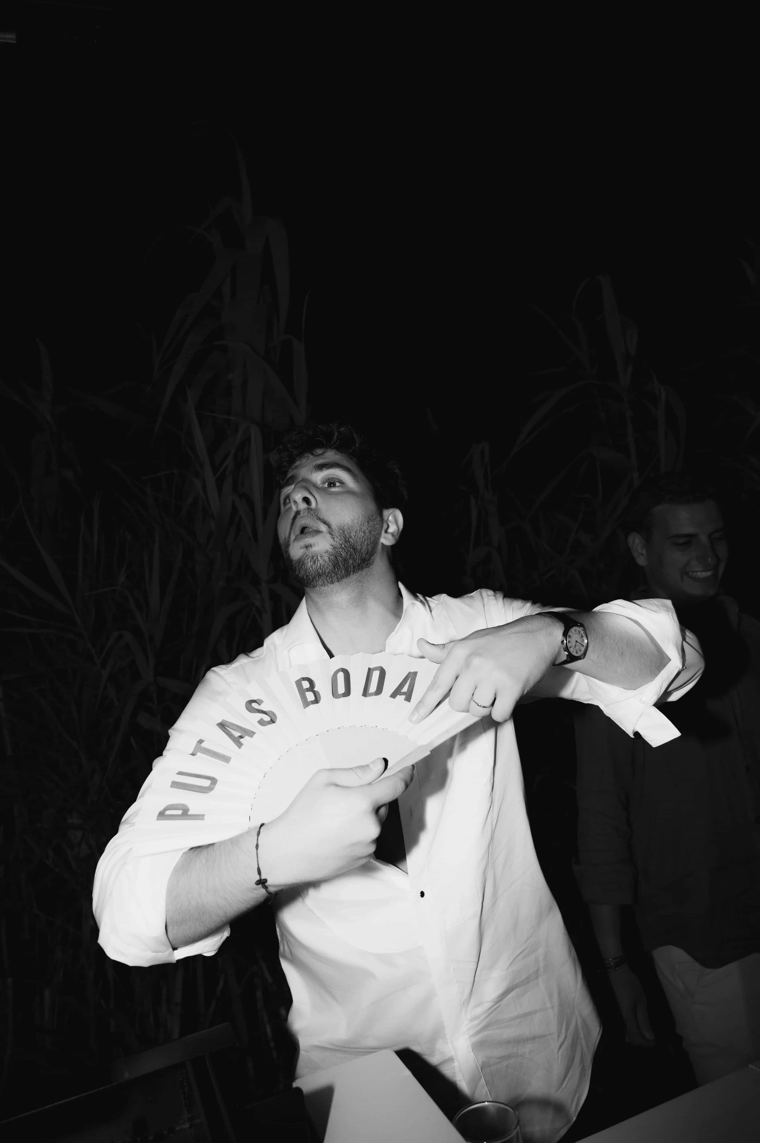 groom dancing with fan 