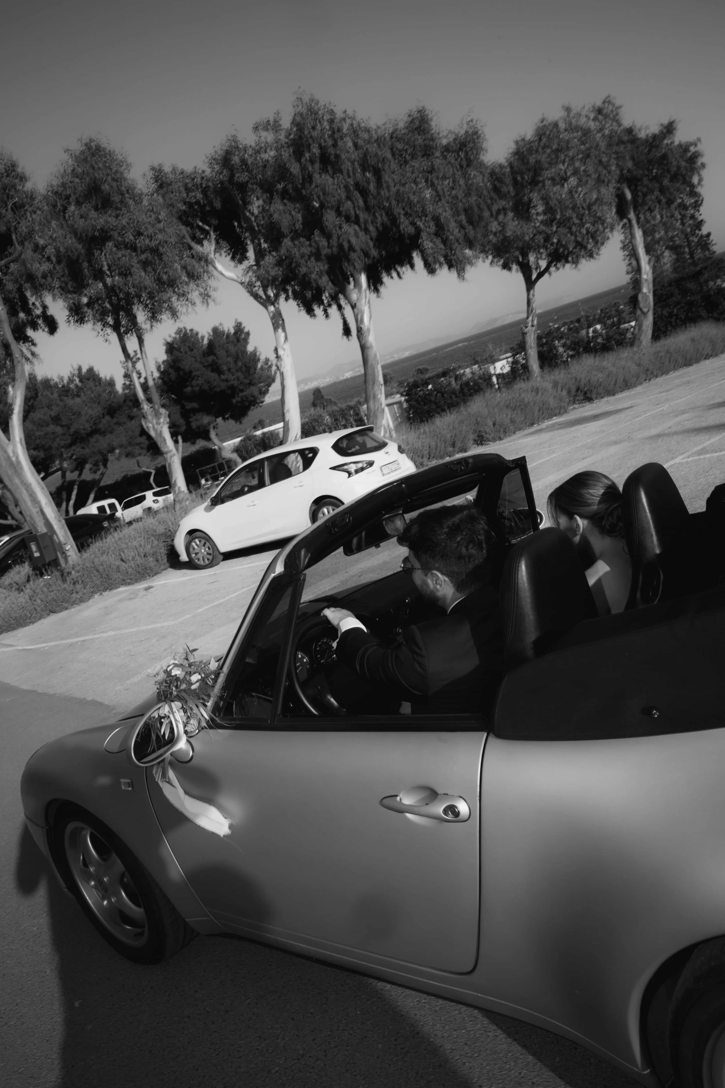 couple leaving in a porsche