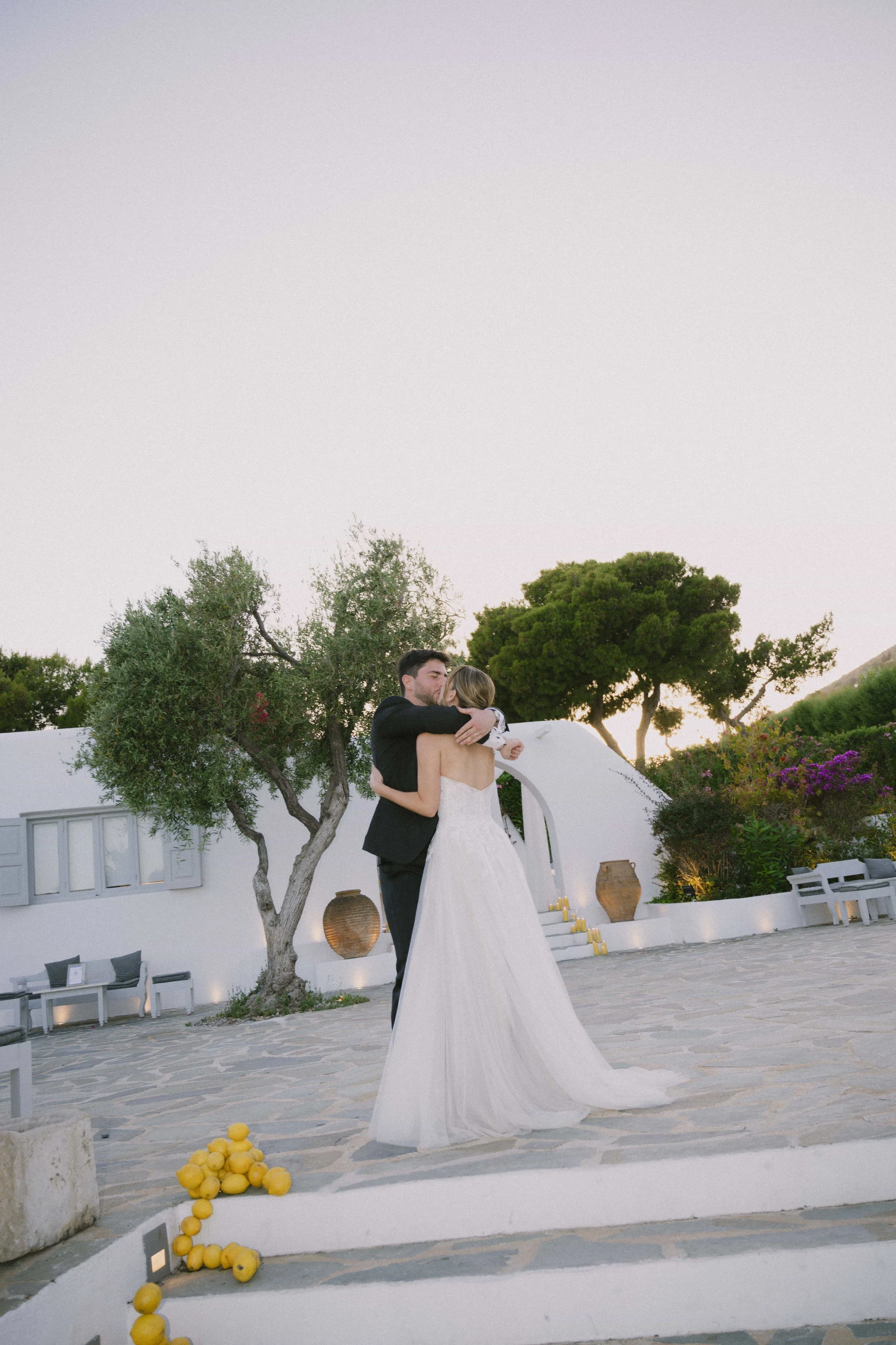 couple kissing before their entrance