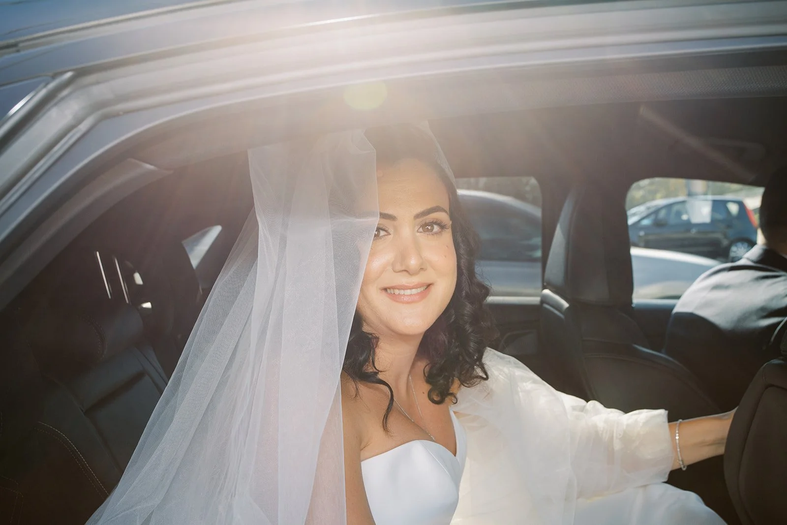 bride in the car 