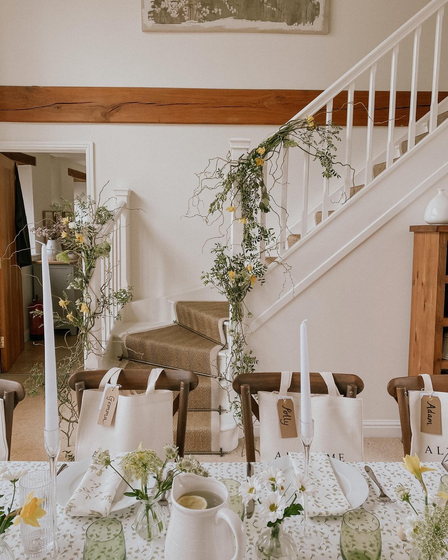A very special day in the Cotswolds celebrating the lovely Jasmine and 5 years of her beautiful homeware brand @altermehome 🤍 A day full of laughter, the best company, great food, lots of bubbles, and a spot of painting, all in the most perfect of s