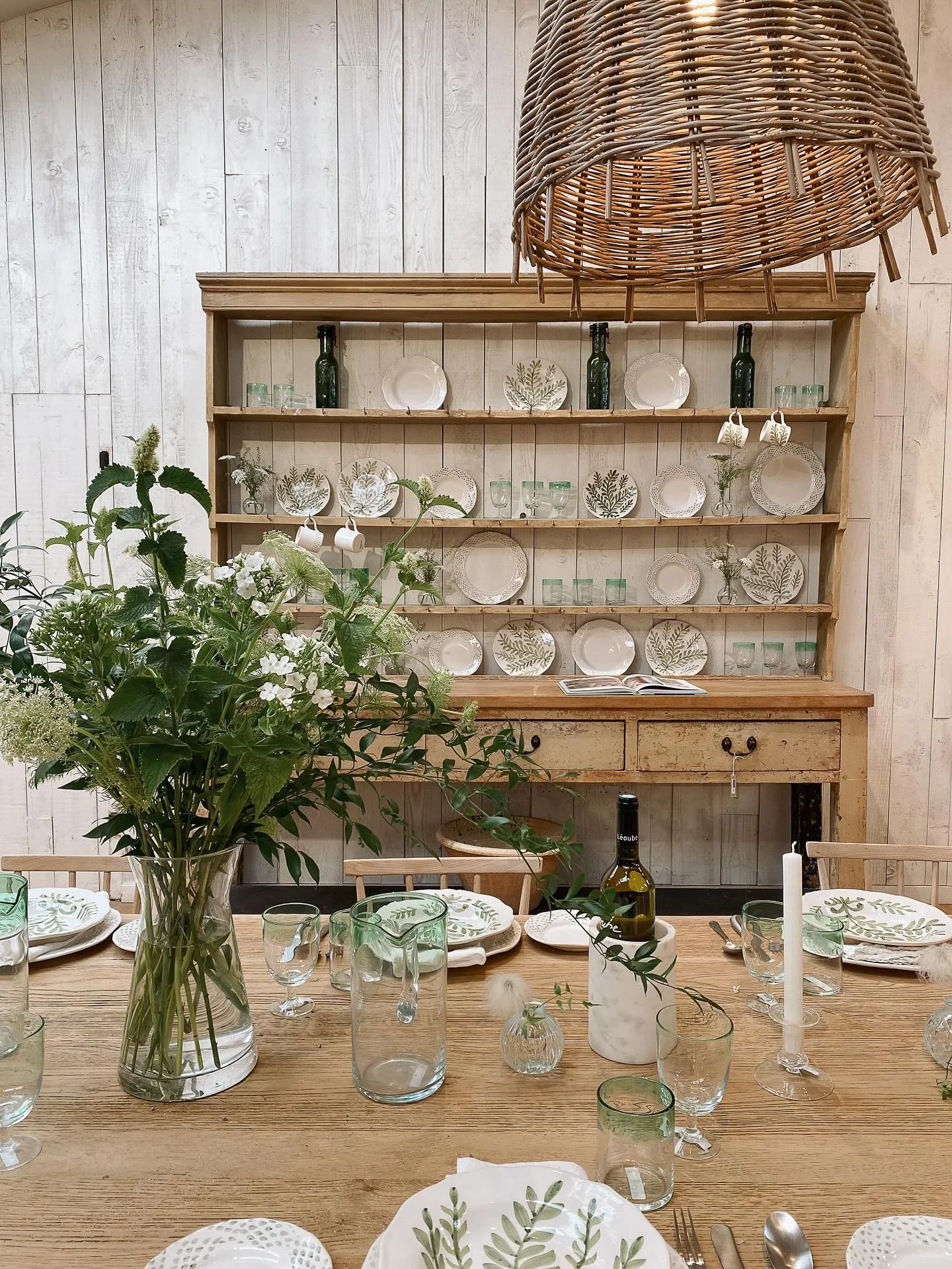 Happy Friday! Wishing you all a wonderful and cosy weekend ahead 🍂

#countrysideliving #englishcountryside #cotswoldstyle #moderncountryliving #moderncountryinteriors #rustichomedecor #daylesfordorganic #autumninteriors #cosyseason #cosyhome