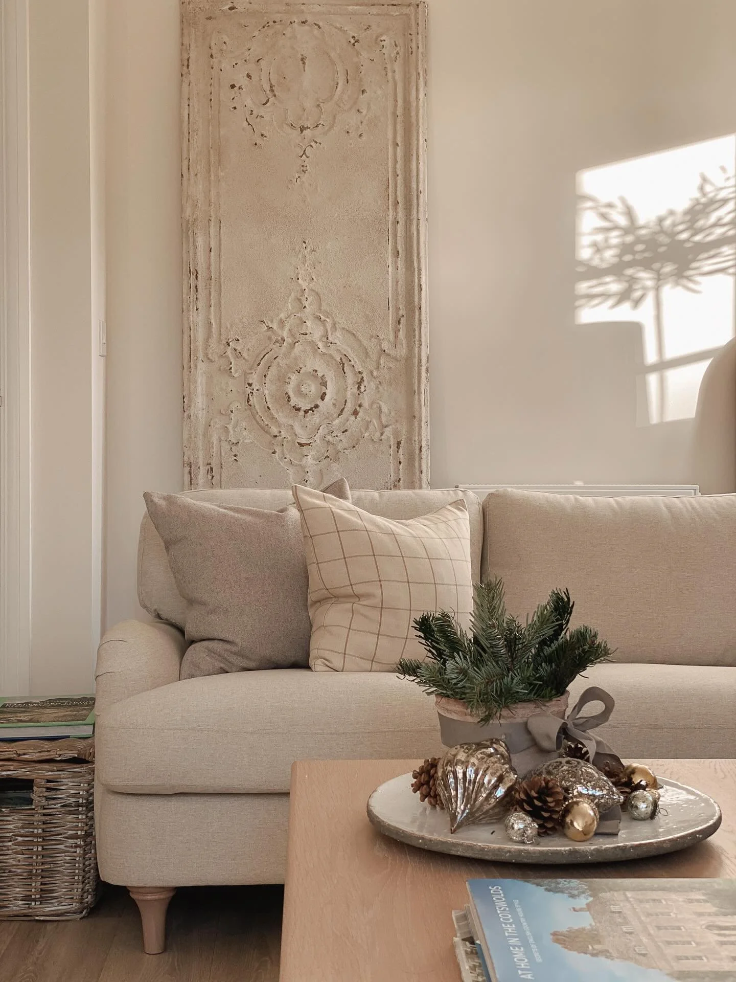 A little moment of calm 🤍 Love that post Christmas reset, ready to welcome in the new year ✨ Hope you&rsquo;re all been having a lovely Christmastime, and wishing you all a very happy, joyful and above all healthy 2026! 🍾 

#christmastime #festived