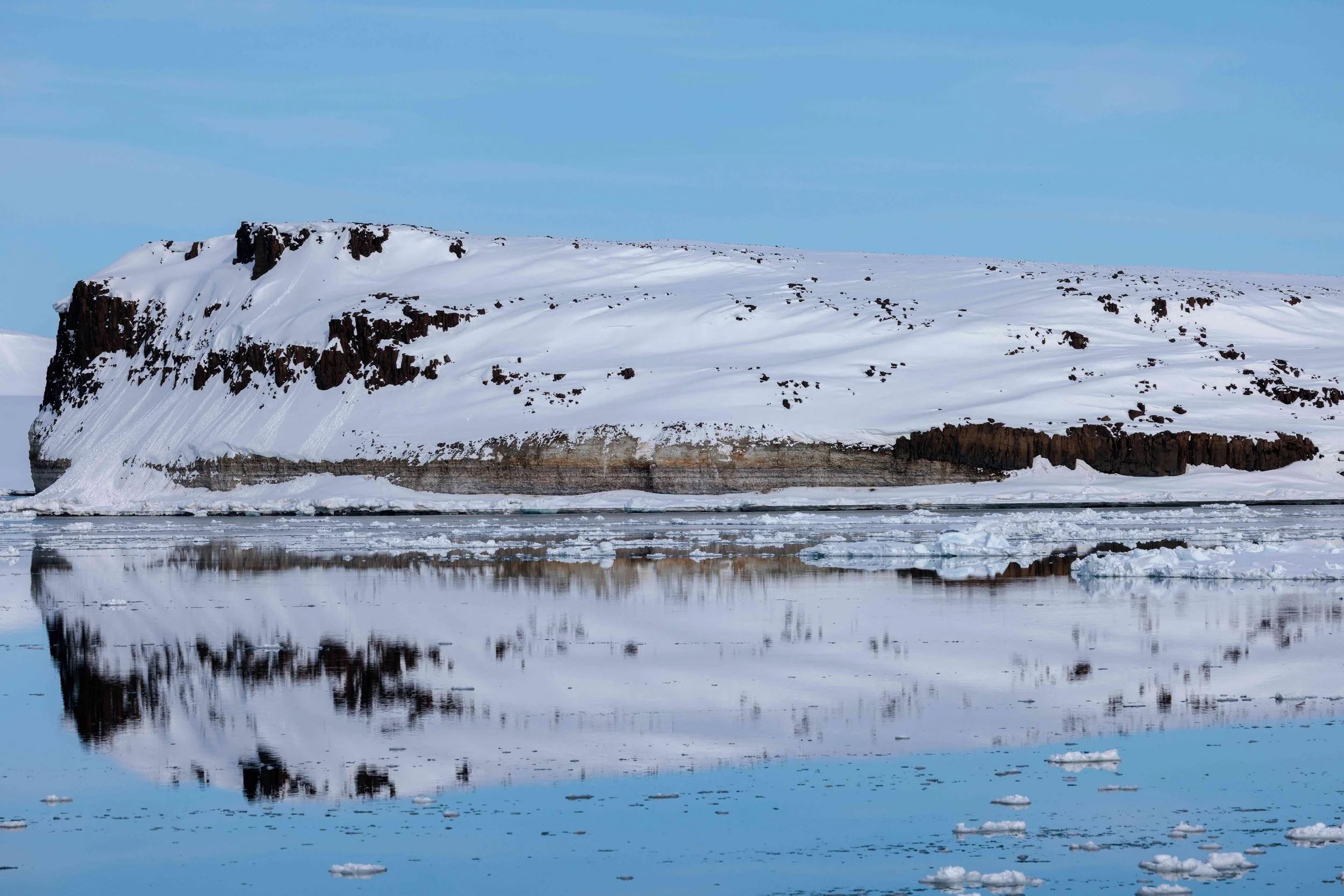 Snow-Covered-Arctic-Cliff_2026-06-04_01.jpg