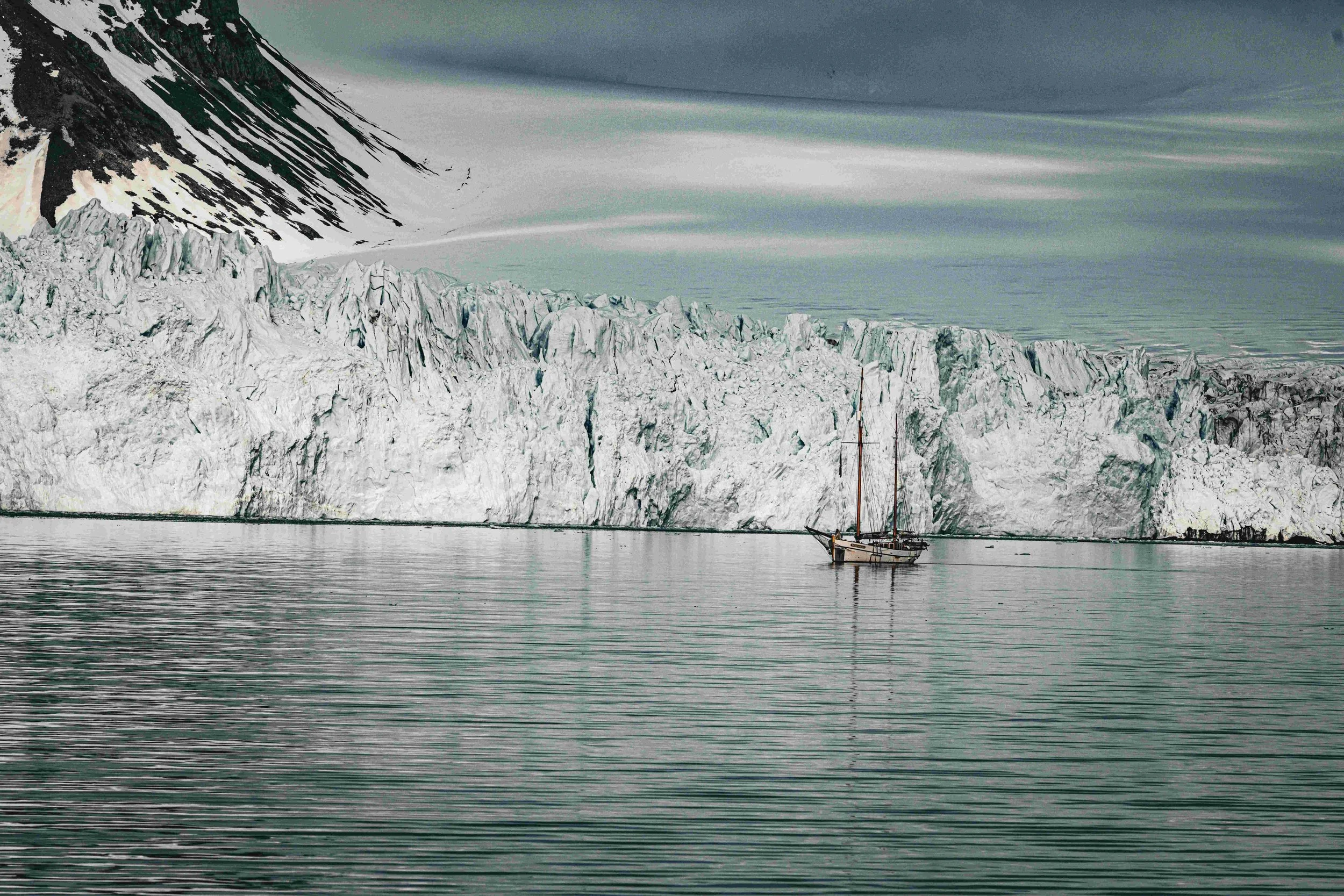 Arctic-Glacier-Sailboat_2026-06-04_01.jpg
