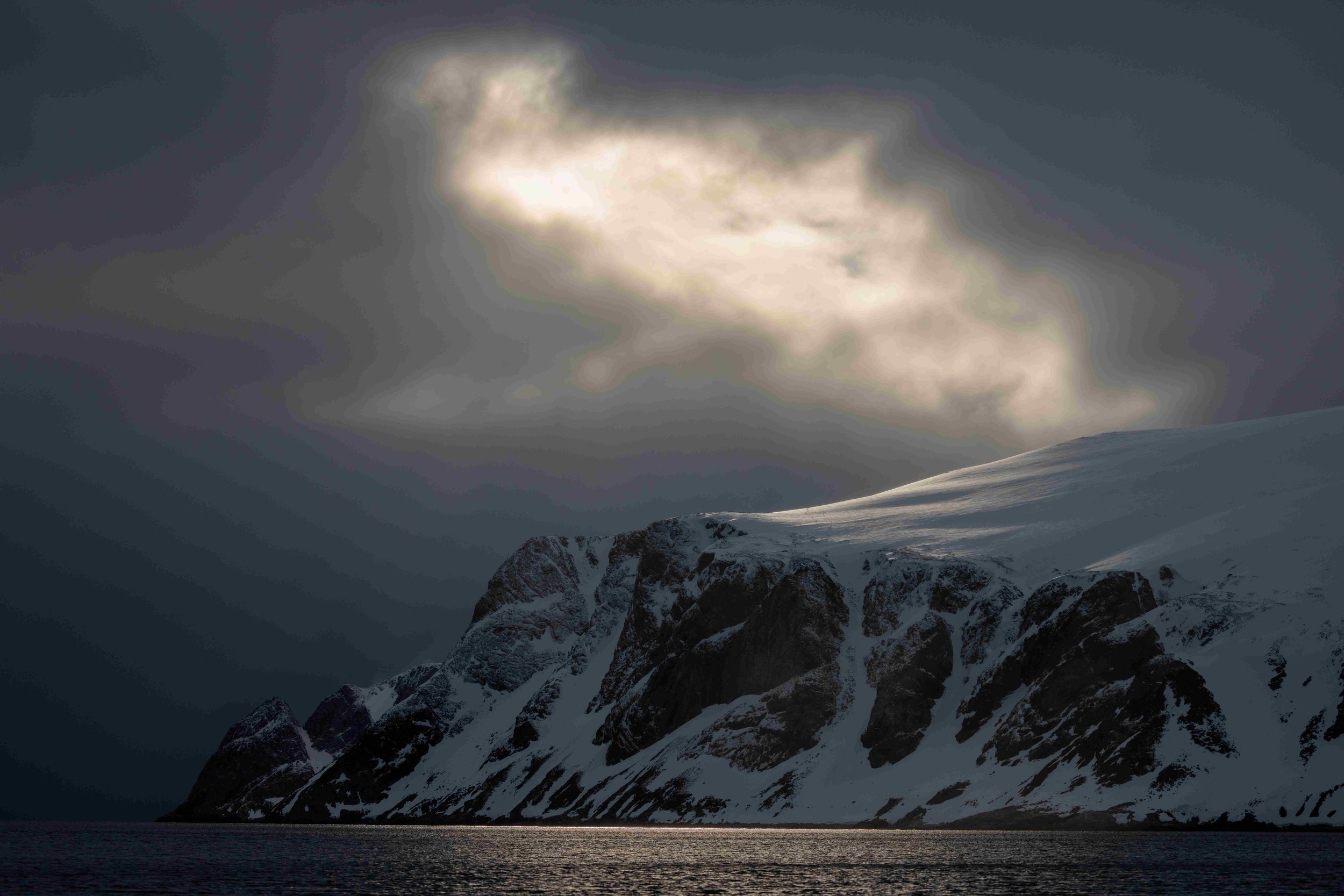 Snow-Covered-Arctic-Cliffs_2026-06-04_01.jpg