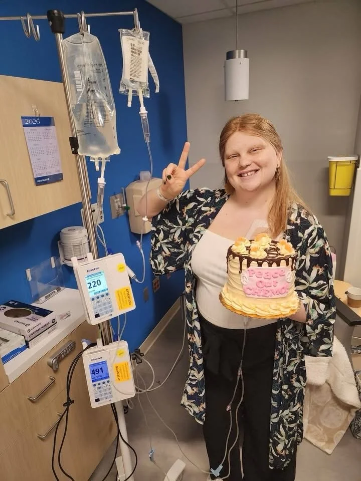 congrats to @tausa.dance who got to ring the bell at her last chemo today!! 🔔💕✨

#tnbccommunity #nomorechemo #triplenegativethriver
