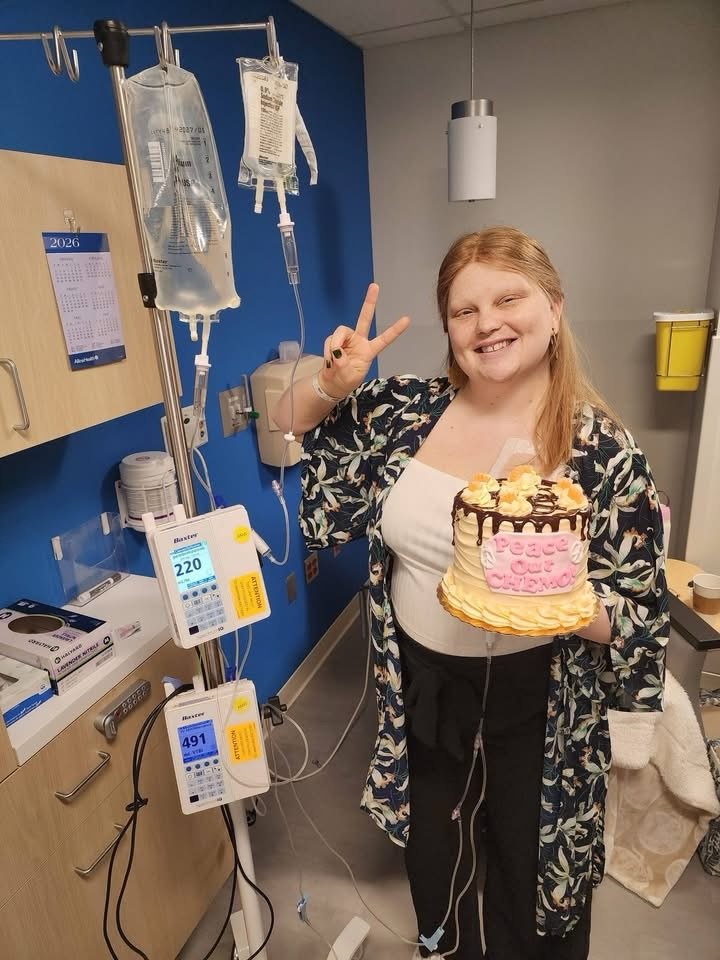 congrats to @tausa.dance who got to ring the bell at her last chemo today!! 🔔💕✨

#tnbccommunity #nomorechemo #triplenegativethriver