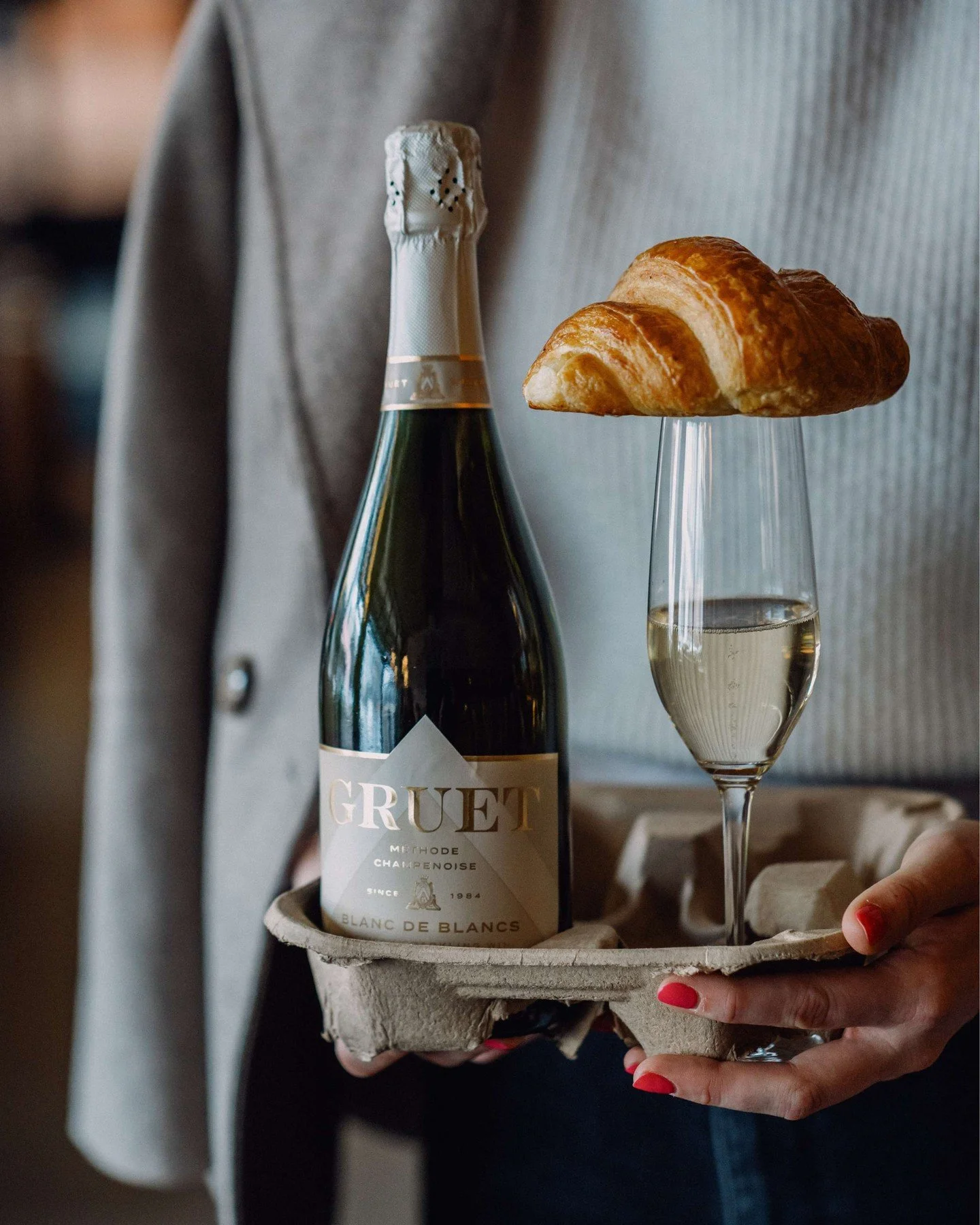 Order up for Blanc de Blancs!🫧🥂🍾 Our classic Blanc de Blancs got a chic makeover and is on it's way to your tables now (don't worry it's the same great bubbles you know and love)!

Don't forget we promised you two bottles... 03/19👀