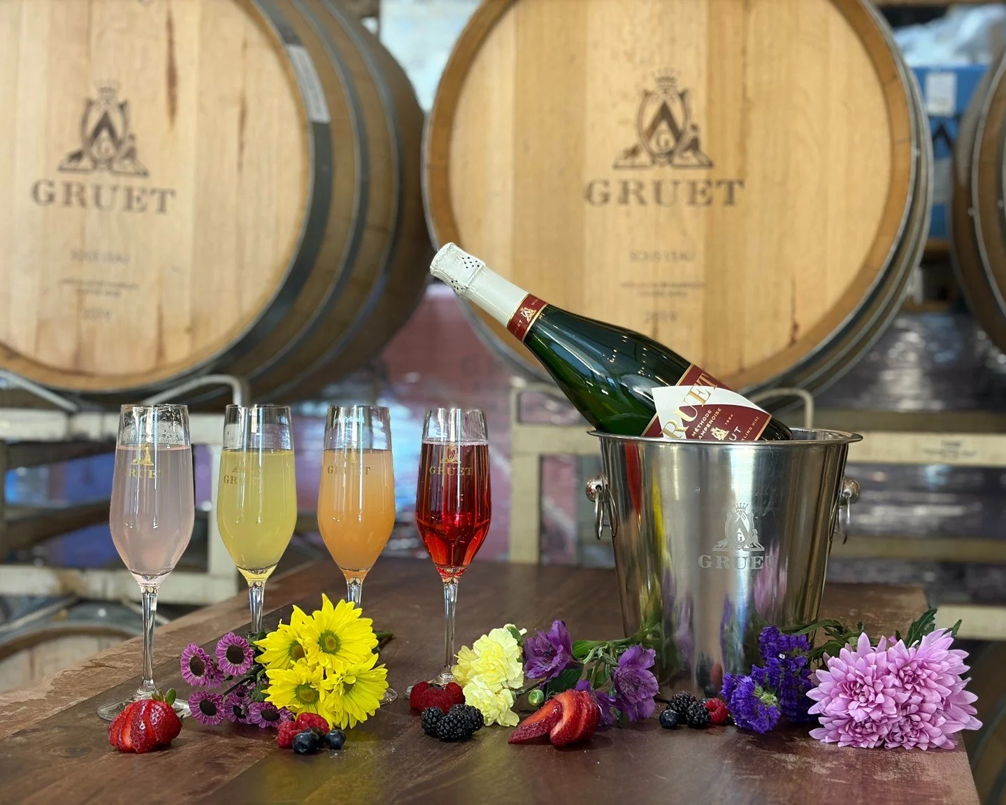 New Sunday tradition unlocked!🥂🍊🍾 Mimosa buckets are now pouring every Sunday at both our Albuquerque and Santa Fe tasting rooms. Build your perfect mimosa with sparkling wine, fresh-squeezed juices, and seasonal fruit. Try our personal bucket or 