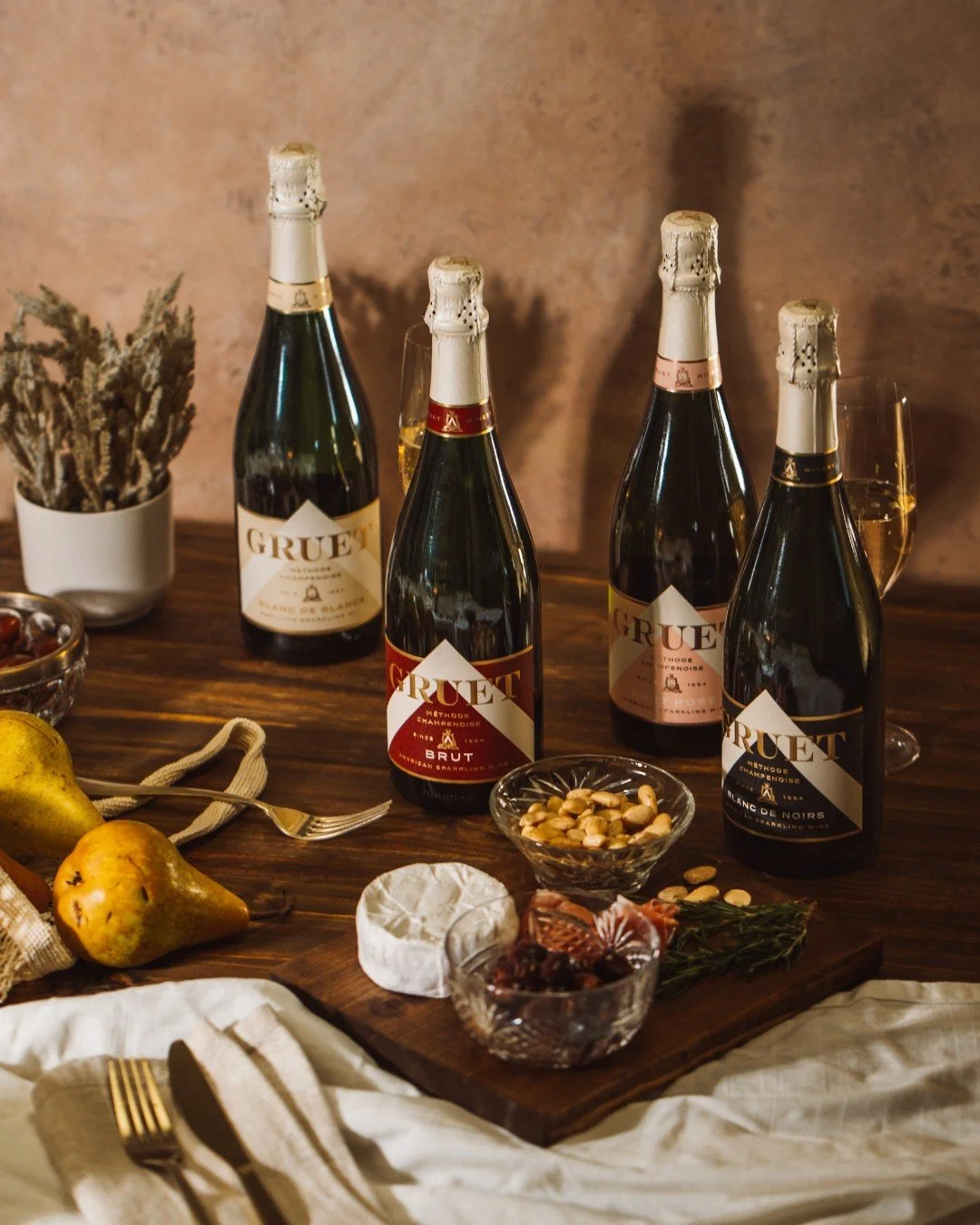 Delicious bubbles deserve a beautiful bottle🍾🫧 Shop on our website through the link in our bio. New look, same great taste.