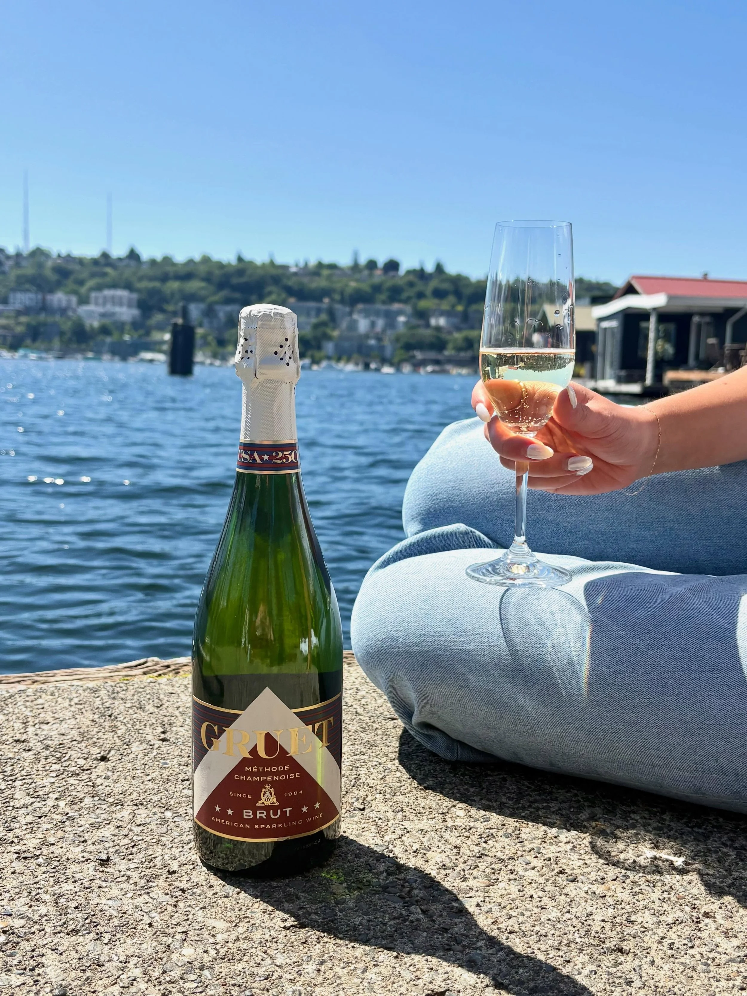 French roots, American Dreams🥂🍾 Raise a glass of our specialty USA 250th Anniversary Brut.