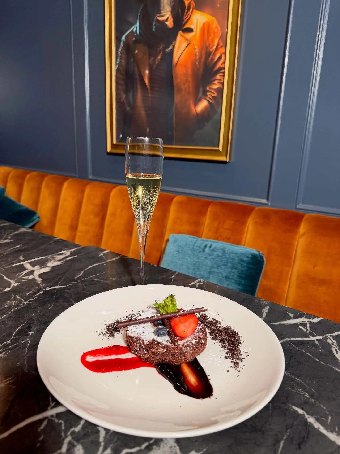 The perfect ending to your dinner 🍫🍰
Don’t forget dessert because every great meal needs a sweet ending!
📍Prime Rib at the Garden
#walnutcreek #downtownwalnutcreek #steakhouse #primerib #dessert #bayareaeats #bayarearestaurants