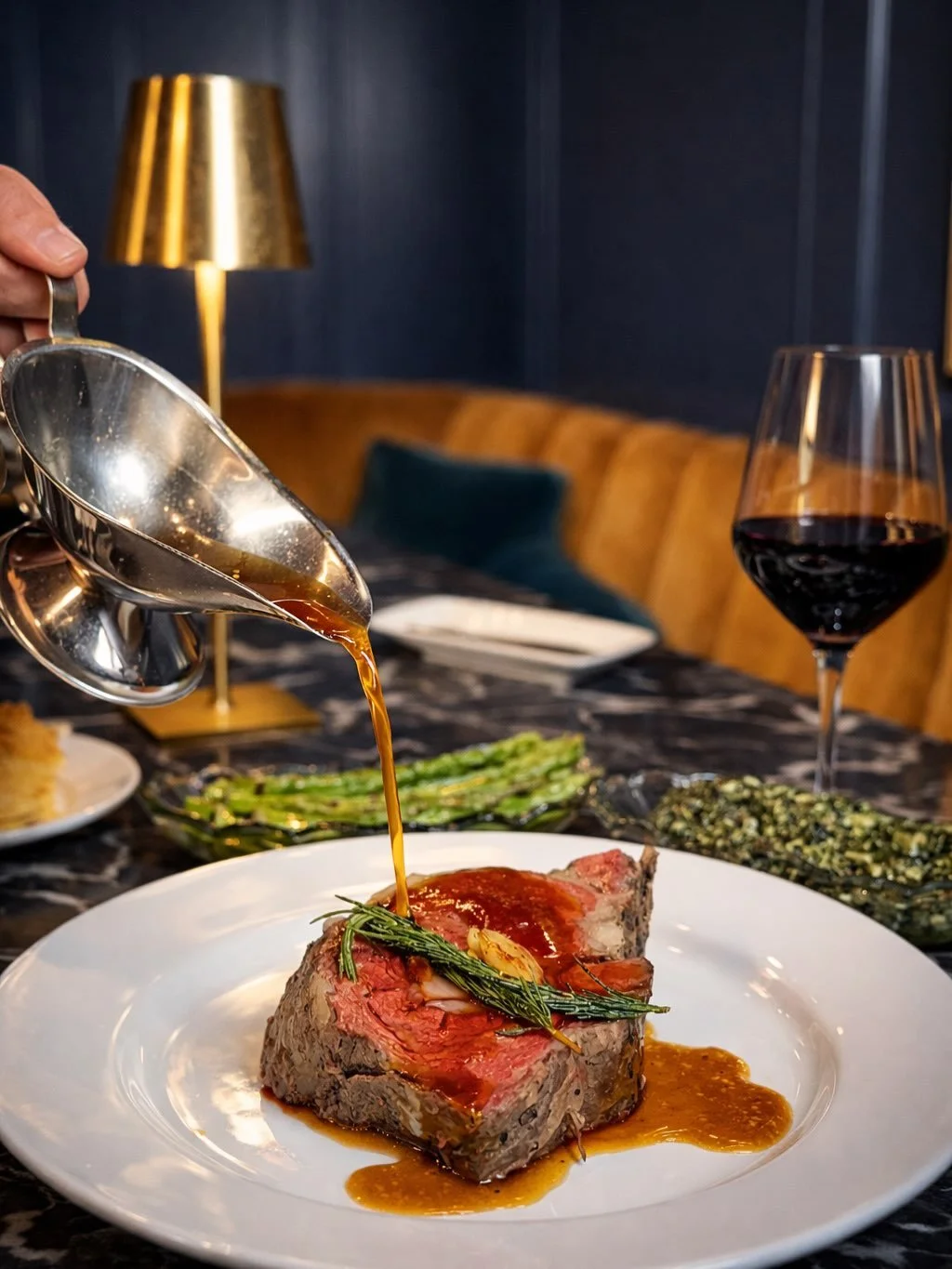 Our signature Prime Rib, finished with the perfect pour 

#primesteakhousewc #walnutcreek #primerib #steakhouse
