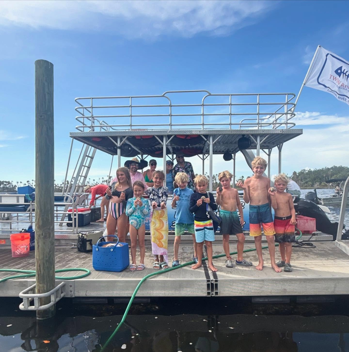 Summertime is for the sunshine! ☀️ Don’t miss out on the fun! Rental boats available daily 7am-5pm. Get out on the water today to catch some rays (and some scallops!). 352-795-3552 😎
#crystalriverflorida #florida #scallopseason #summertimefun
