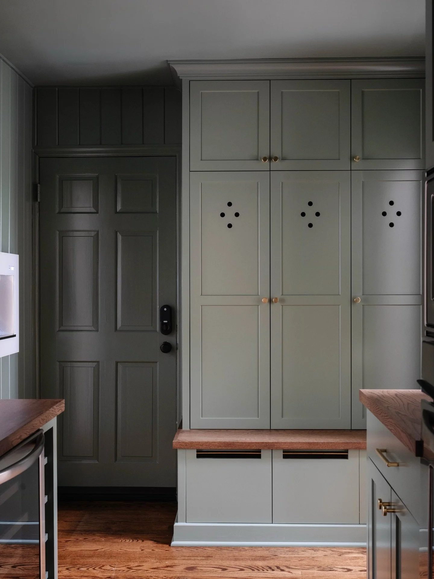 Below are 5 details I love to incorporate into mudrooms. If you live in Nebraska with all 4 seasons, they are one of the hardest working rooms in your home! 

1. A welcoming color palette. 

2. Storage lockers for everyone in the family, with lots of