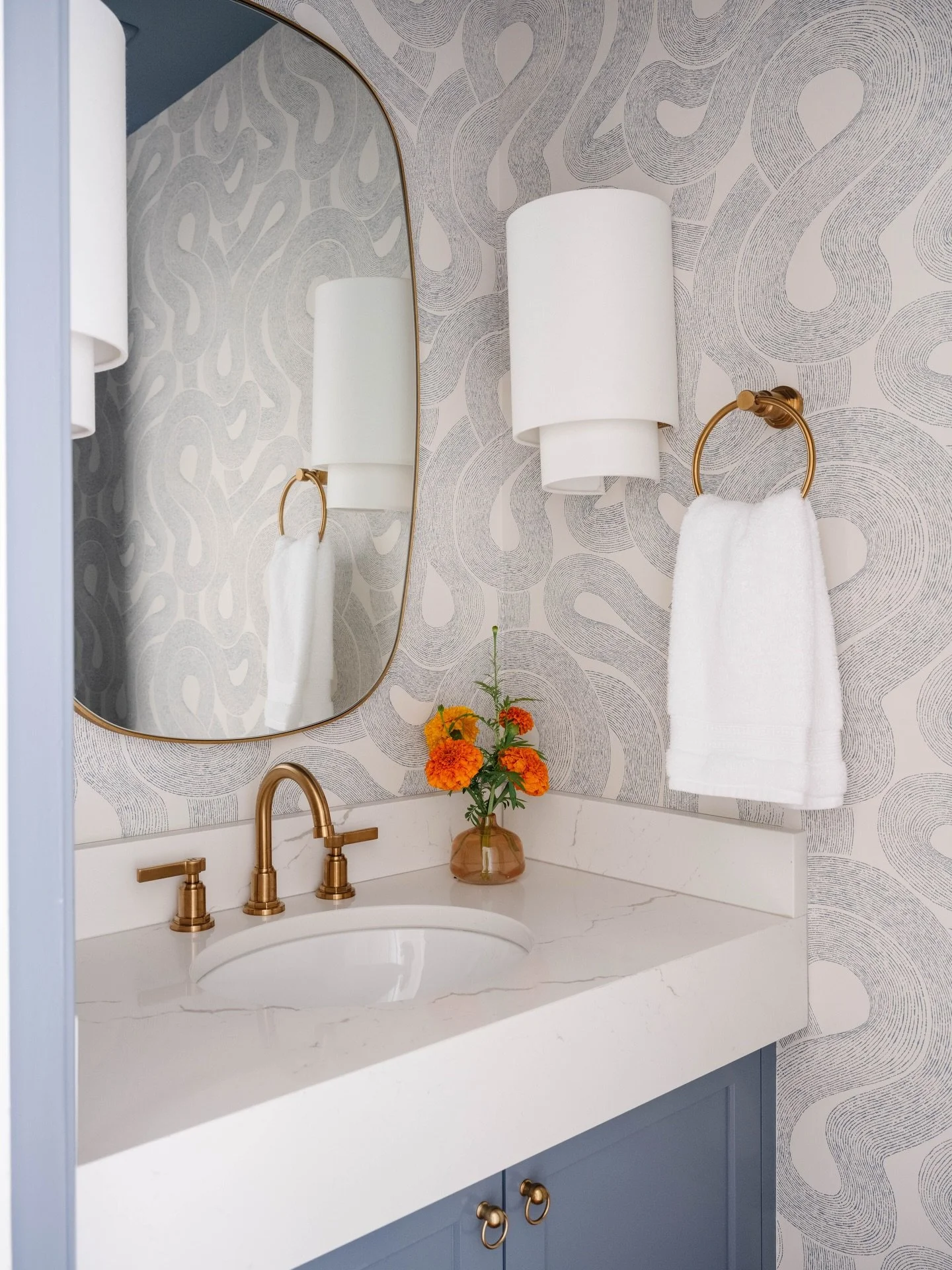 A touch of contemporary elegance with this @scalamandre wallpaper, in our 1940 #CapeCodReno powder bath renovation. 📸: @mandymcgregorphoto