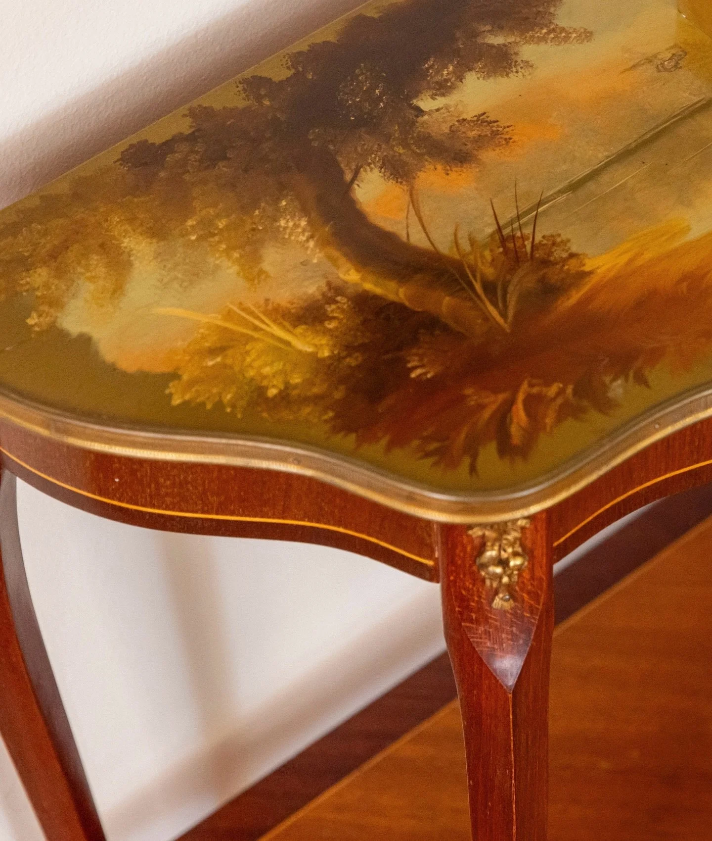 Traditional and thoughtful design is all about the details, and here are three details that I love 💕 
 
1. Including antiques in every room, like this hand painted console table. 
2. Adding custom pillows in beautiful textiles. 
3. Adding patern and