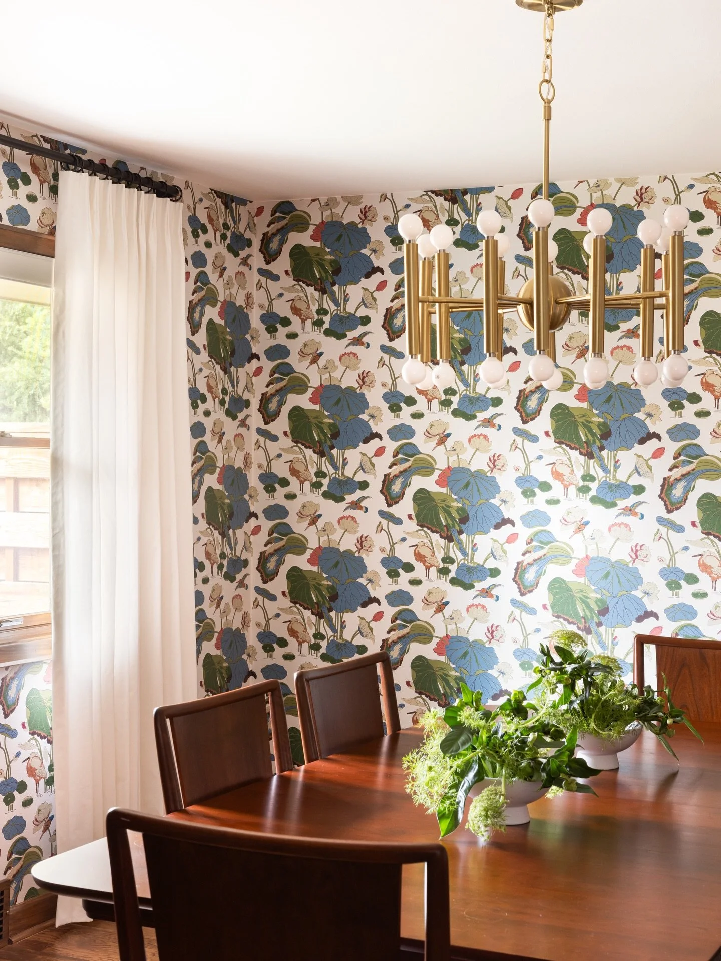 A before and after showcasing the power of wallpaper and window treatments at our Mid Century Refresh project. I&rsquo;ve always loved this wallpaper and was thrilled when my client did, too. Swipe to see the before. 📸: @dpmuller