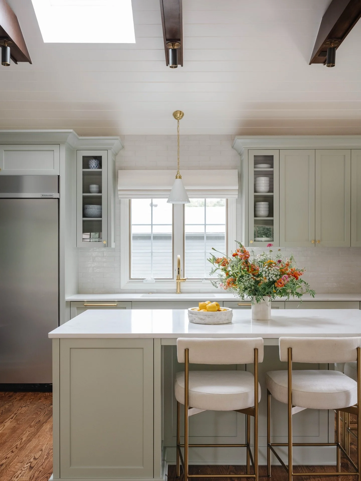 A wonderful kitchen for our clients to enjoy and entertain in for years to come. With thoughtful details, like two dishwashers, utensil and spice storage, a built in espresso machine, and more. 📸: @mandymcgregorphoto