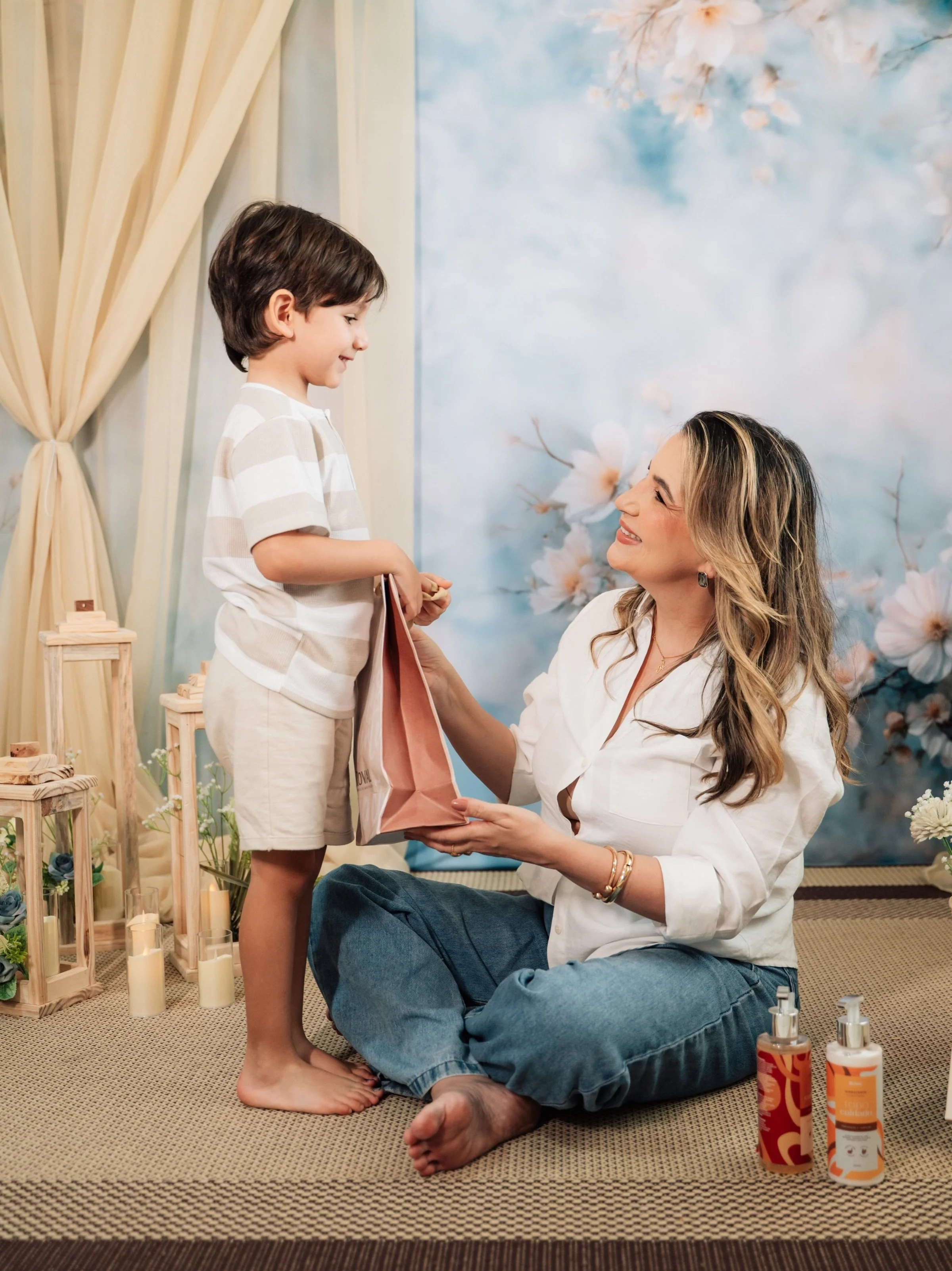 Neste Dia das M&atilde;es, transforme amor em presen&ccedil;a. ❤️

Escolha um presente que demonstra carinho, cuidado e afeto em cada detalhe.

🌟 Kits especiais dispon&iacute;veis na Roval
🌟 Presentes delicados e sofisticados
🌟 Perfeitos para surp