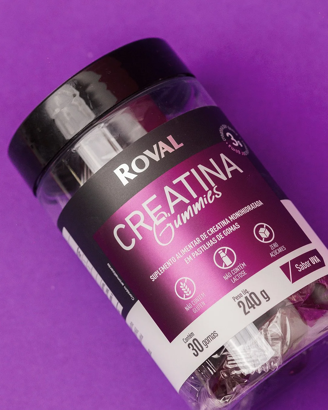 Ei, quem disse que suplemento tem que ter gosto de rem&eacute;dio? 🫠

A Creatina Gummies Roval sabor uva parece bala e entrega o mesmo resultado da creatina em p&oacute;, s&oacute; que num formato mais f&aacute;cil de levar pra onde voc&ecirc; for.
