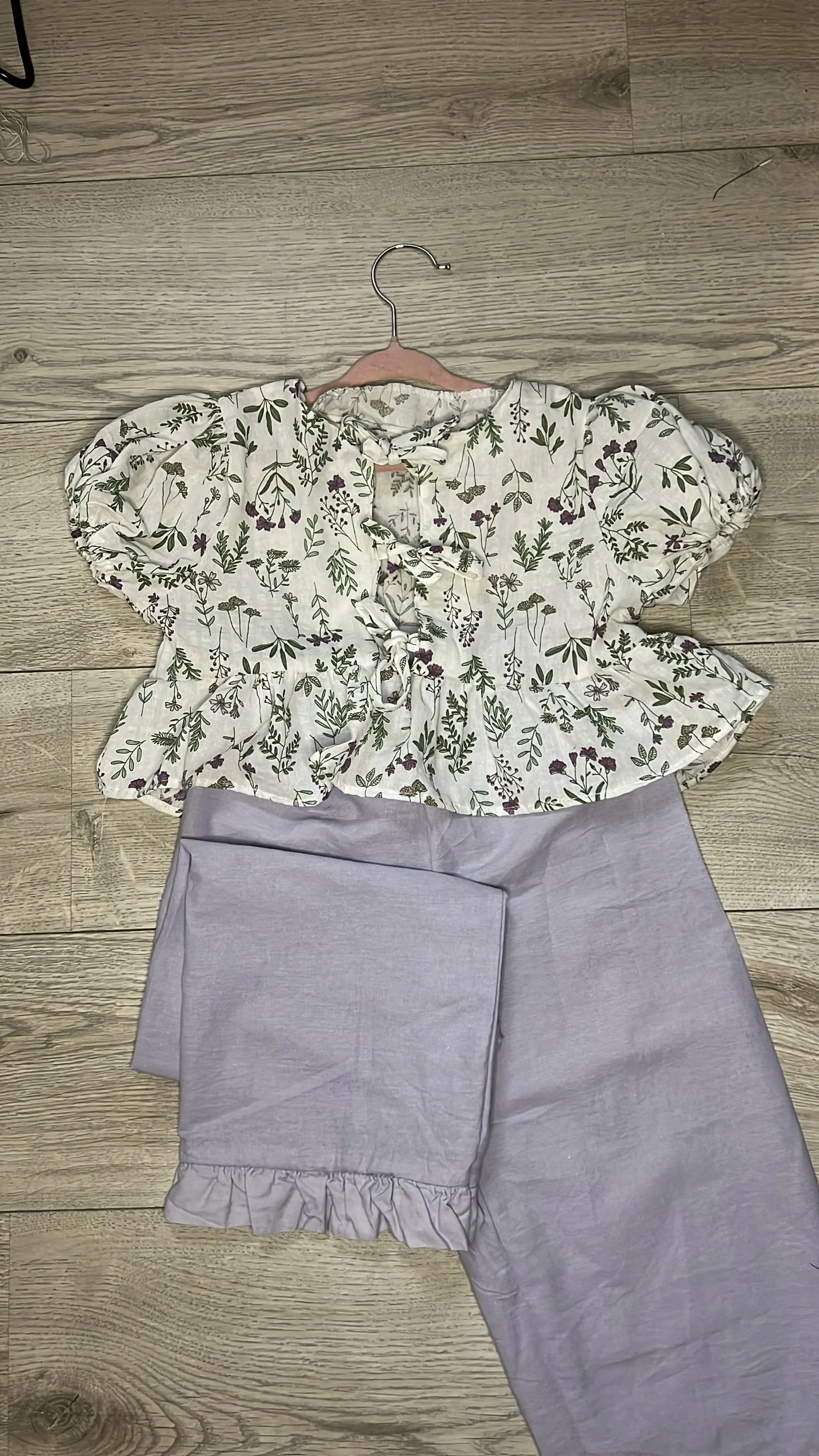 Bukse med volang og knytetopp - 116