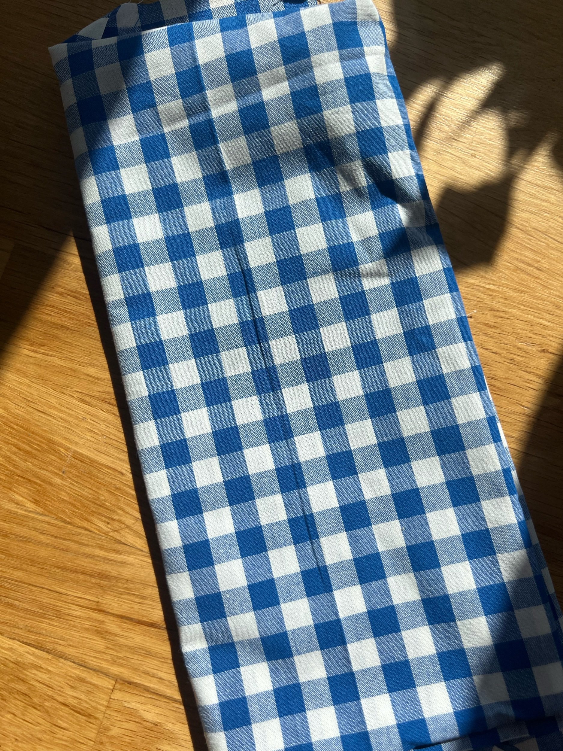 mørk blå/hvite gingham ruter (100% bomull)