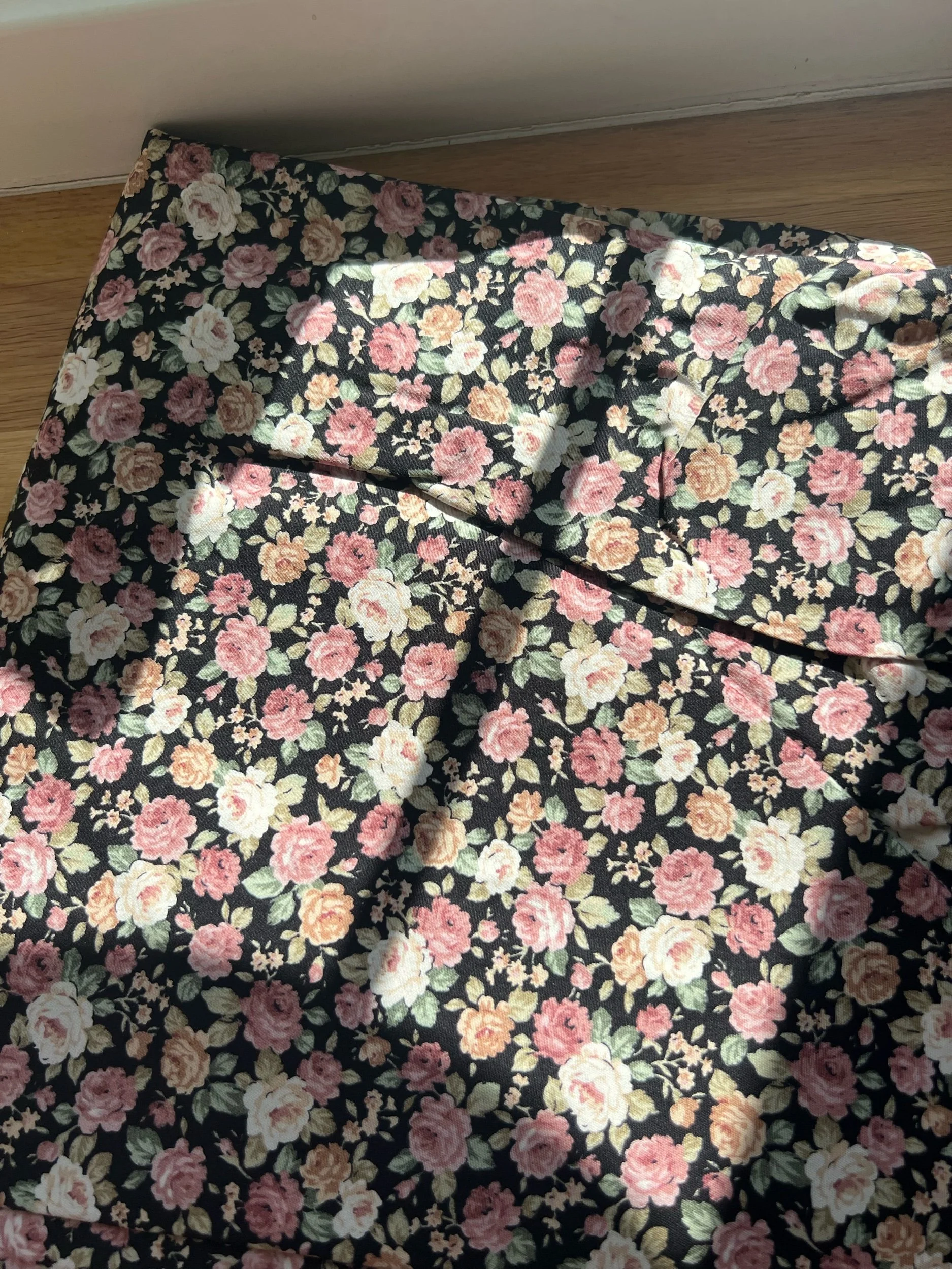sort med rosa blomster (100% bomull)