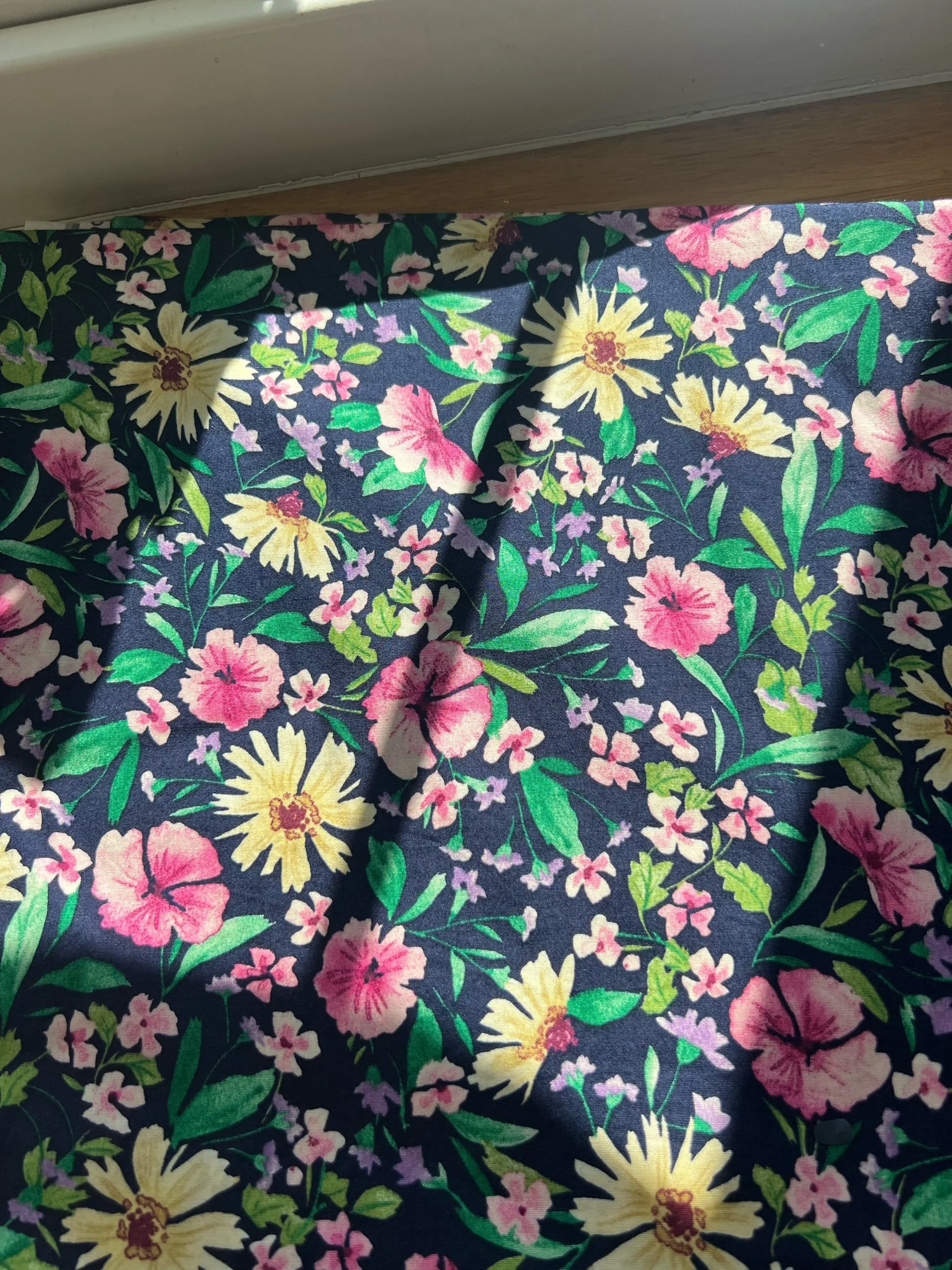 blå med rosa og gule blomster (100% bomull)