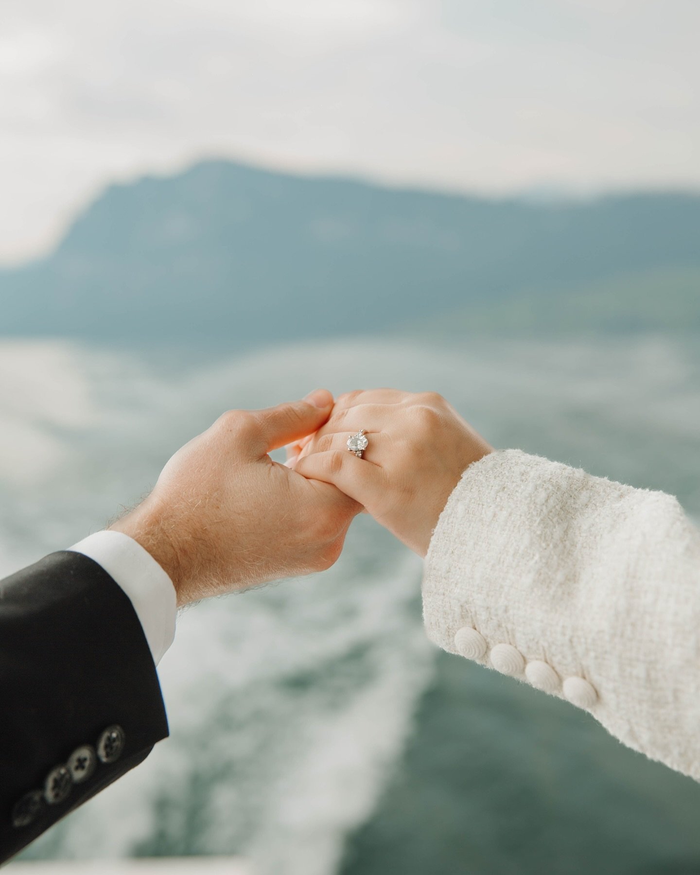 If dressing like you should be in vogue and taking a boat ride through the stunning Switzerland landscape isn&rsquo;t on your bucket list&hellip;. It should be.

#destinationphotographer #destinationweddingphotographer #europeanelopement #couplesphot