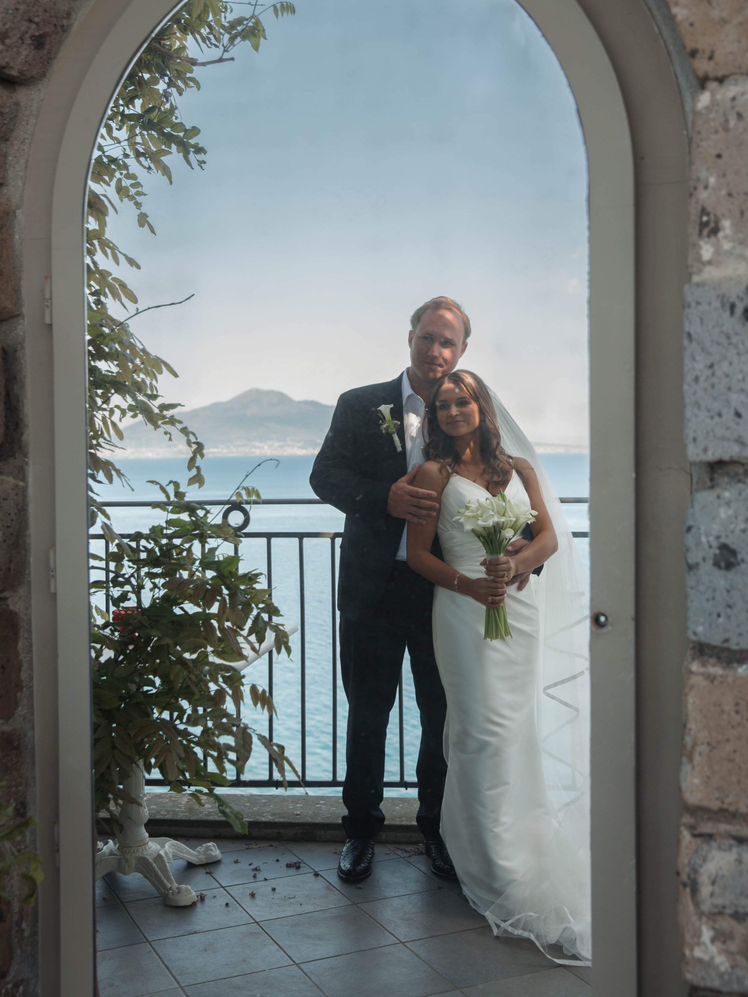 Searcy &amp; Jacobs wedding in Sorrento, Italy had ALL the backdrops you could need for an Italian wedding

@socialweddingcollective 
@ruslanaregi 
@bellevuesyreneevents 
@bellevuesyrene 
@mariasaviano_eventplanner 
@bellasbridal 
@elyseebridaldesign
