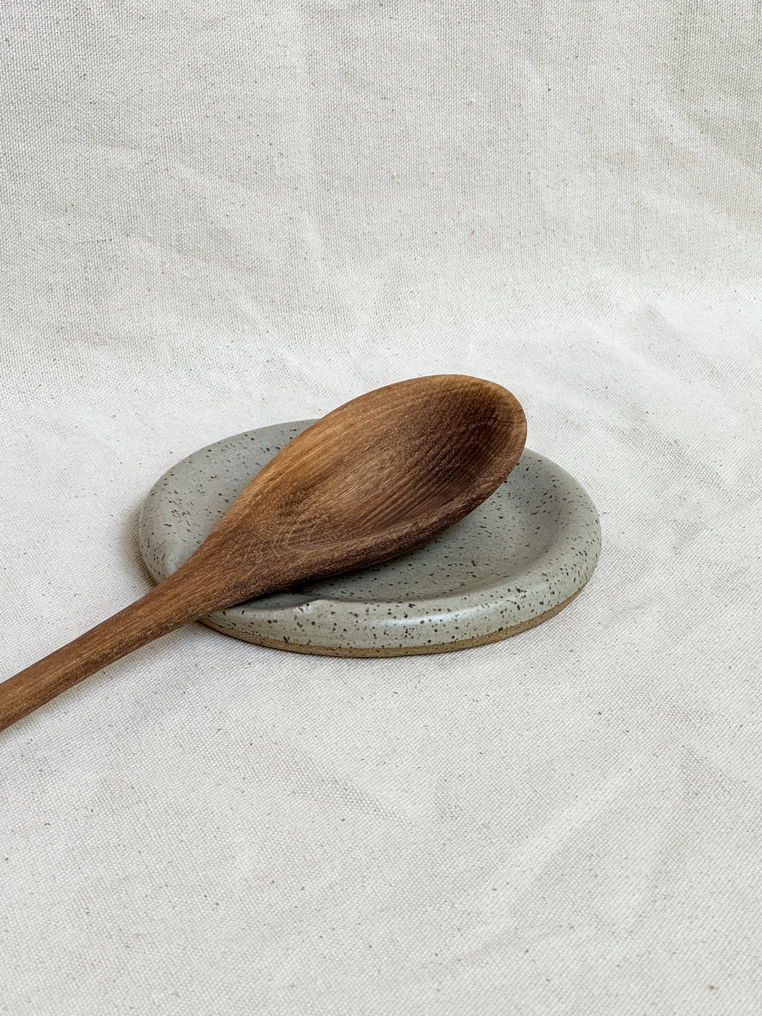Rounded Spoon Rest in Winter White