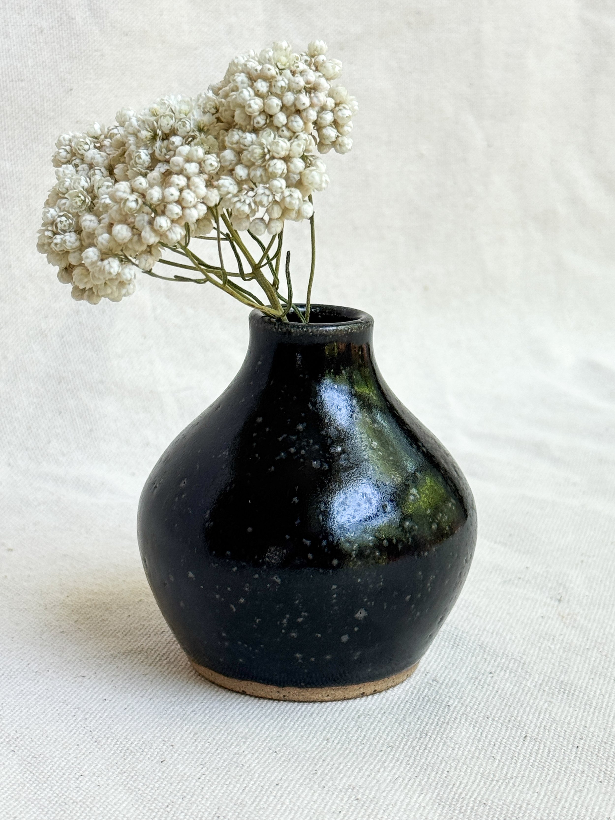 Bud Vase in Satin Black