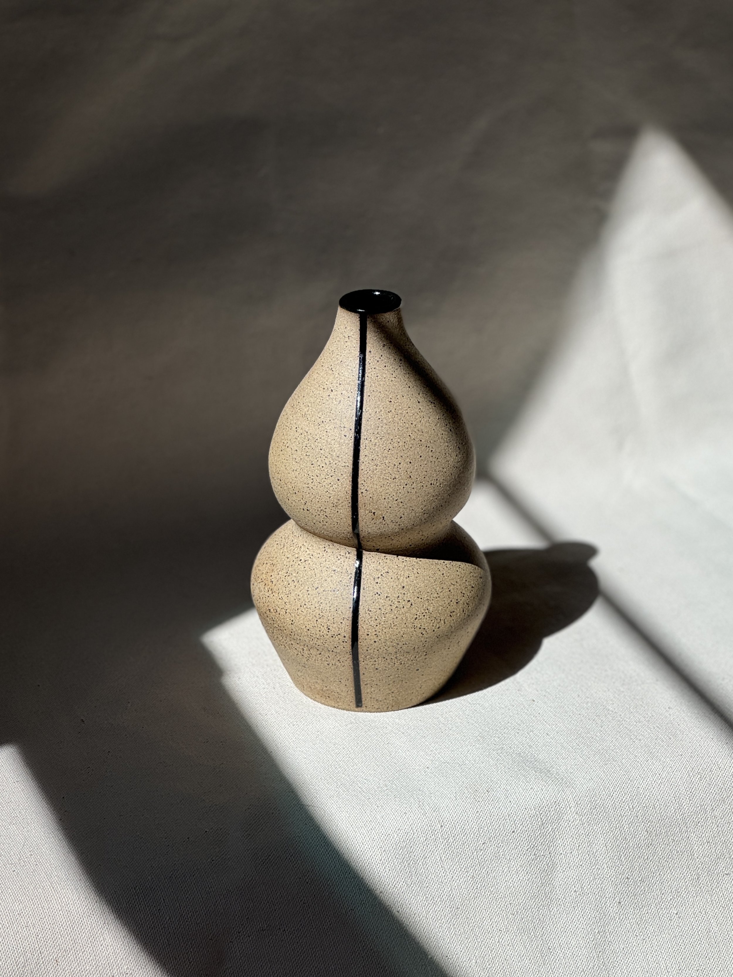 Double Curve Vase in Satin Black Simple Line